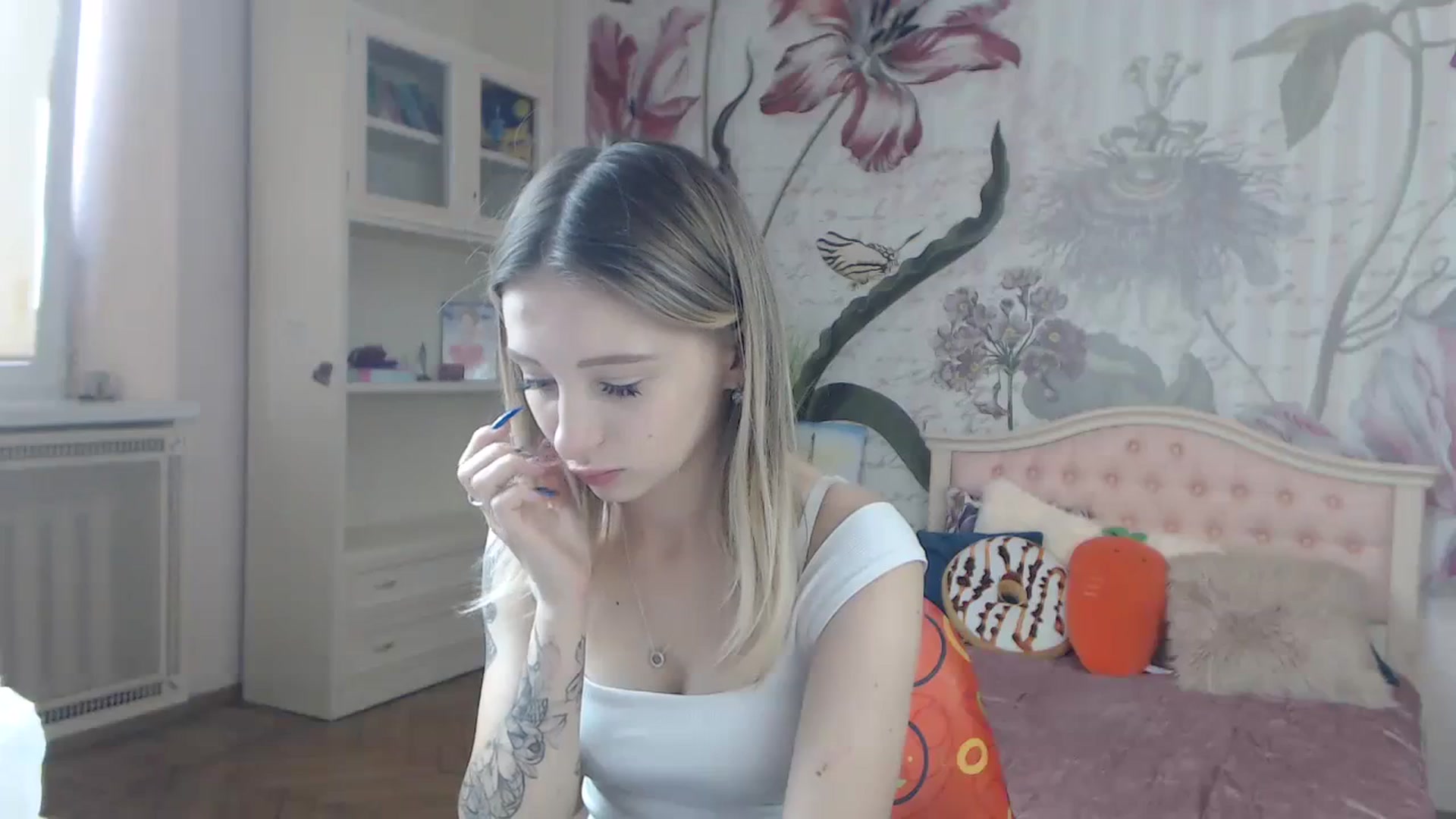 Gallery image thumbnail from KellyBlake's myfreecams stream on, 09/18/2023, 07:47 image 19 of 20