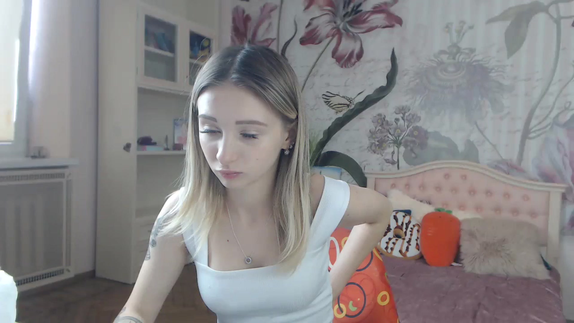 Gallery image thumbnail from KellyBlake's myfreecams stream on, 09/18/2023, 07:47 image 18 of 20