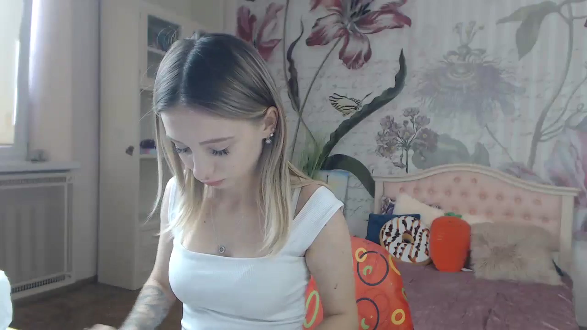 Gallery image thumbnail from KellyBlake's myfreecams stream on, 09/18/2023, 07:47 image 16 of 20