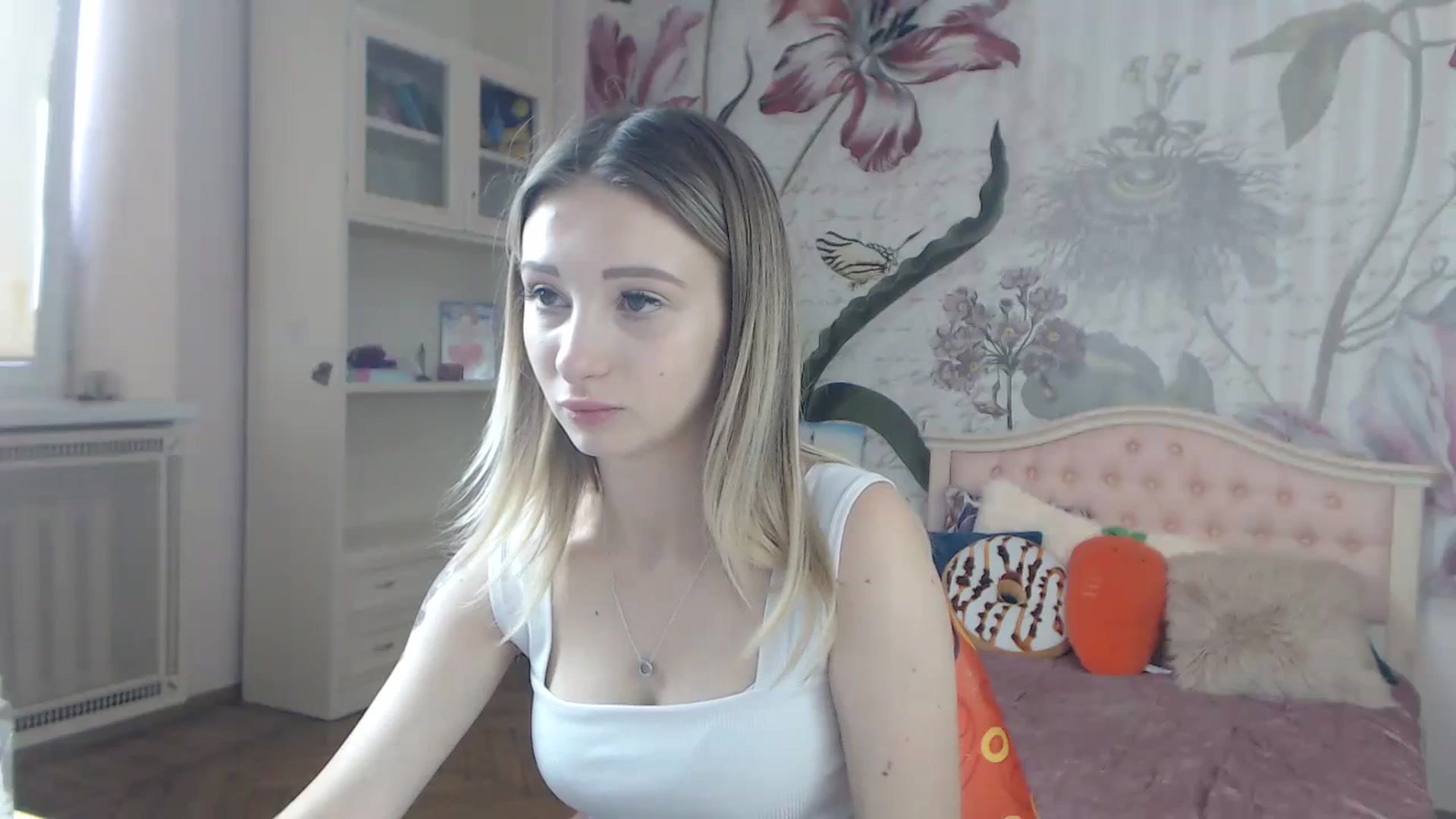 Gallery image thumbnail from KellyBlake's myfreecams stream on, 09/18/2023, 07:47 image 12 of 20