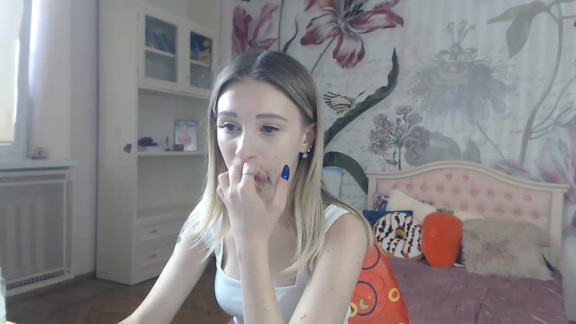Gallery image thumbnail from KellyBlake's myfreecams stream on, 09/18/2023, 07:47 image 3 of 20