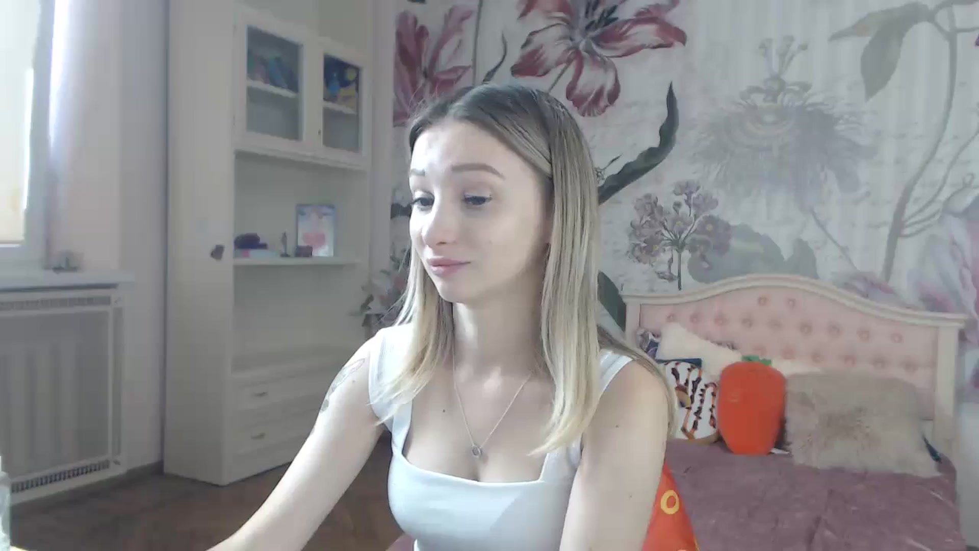 Gallery image thumbnail from KellyBlake's myfreecams stream on, 09/18/2023, 07:47 image 5 of 20