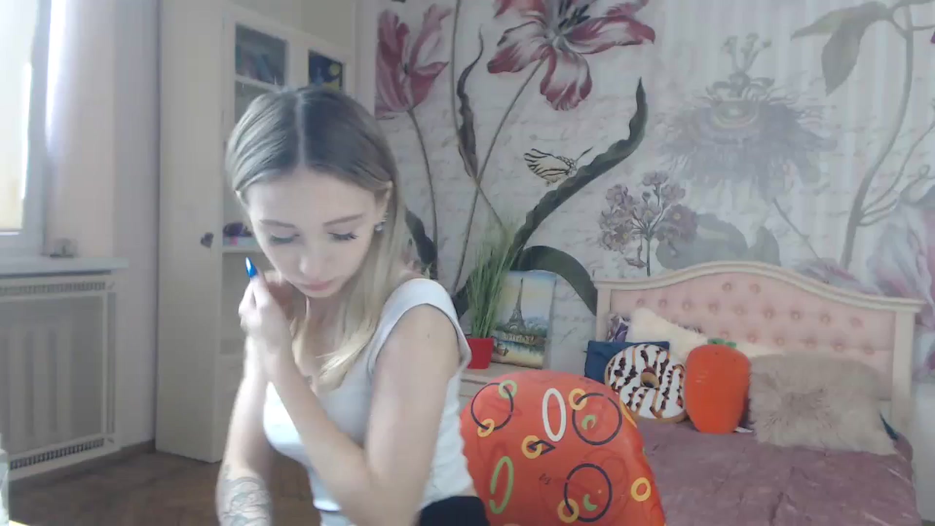 Gallery image thumbnail from KellyBlake's myfreecams stream on, 09/18/2023, 07:47 image 15 of 20