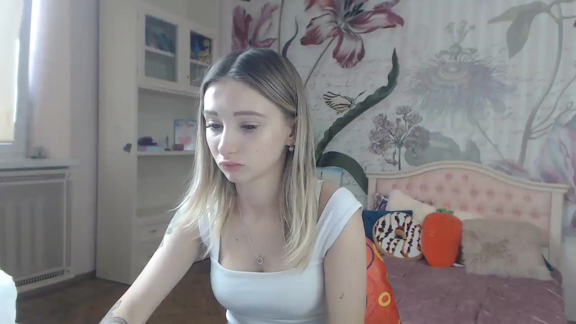 Gallery image thumbnail from KellyBlake's myfreecams stream on, 09/18/2023, 07:47 image 17 of 20