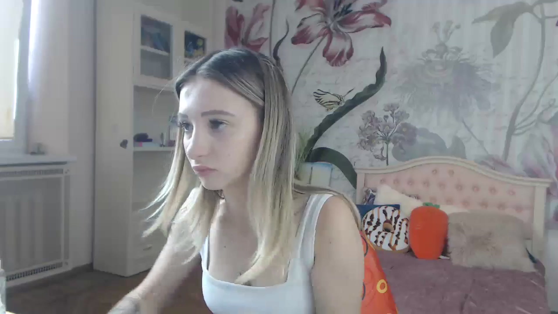 Gallery image thumbnail from KellyBlake's myfreecams stream on, 09/18/2023, 07:47 image 4 of 20