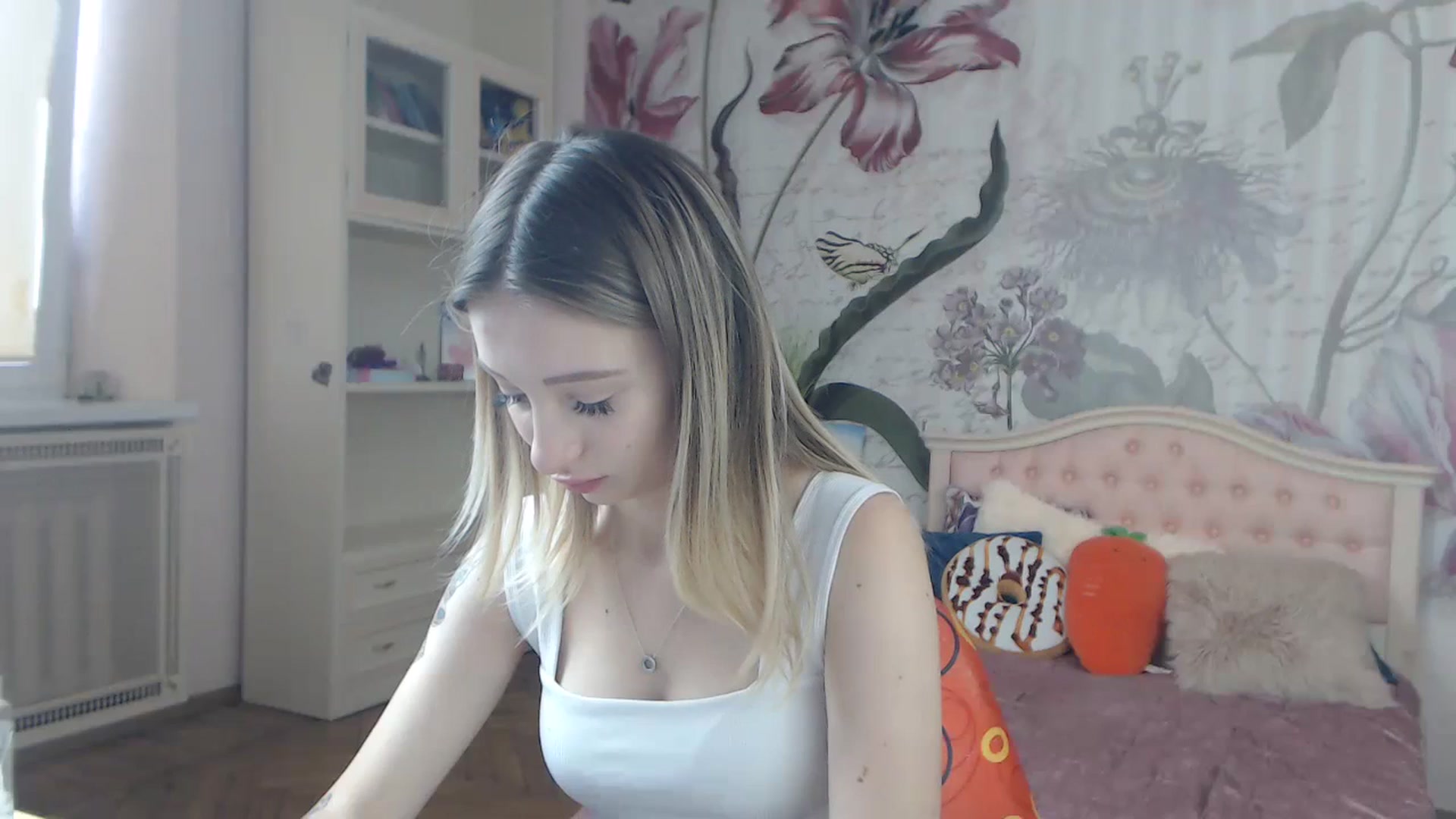 Gallery image thumbnail from KellyBlake's myfreecams stream on, 09/18/2023, 07:47 image 13 of 20