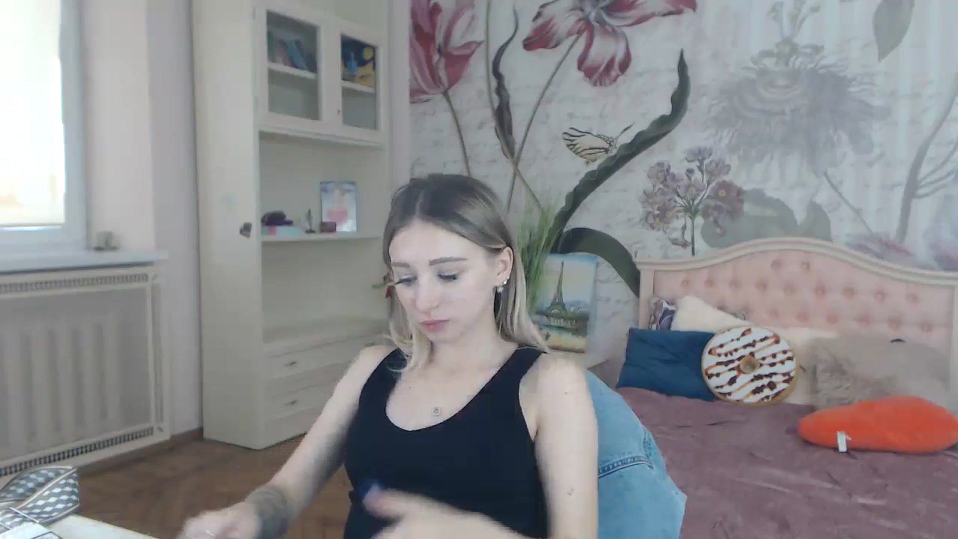 Gallery image thumbnail from KellyBlake's myfreecams stream on, 09/19/2023, 08:41 image 3 of 20