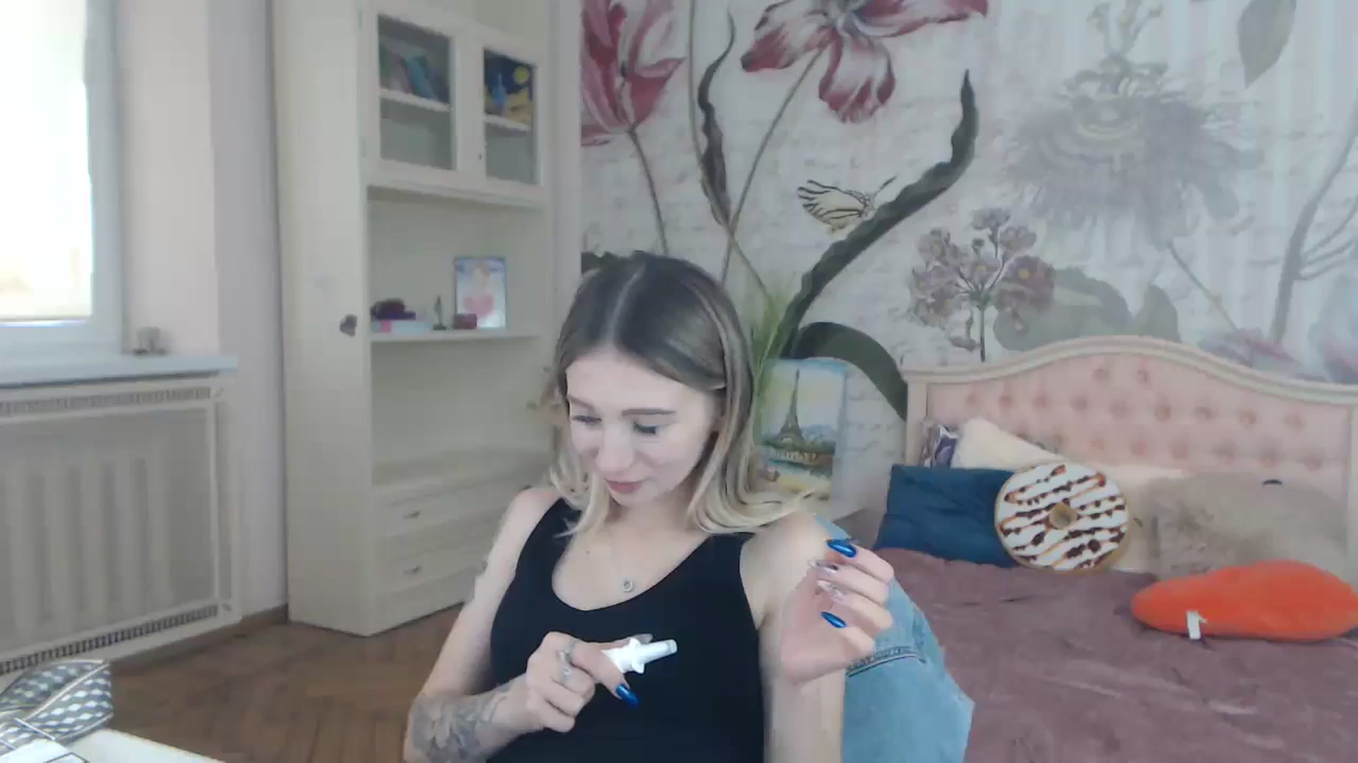 Gallery image thumbnail from KellyBlake's myfreecams stream on, 09/19/2023, 08:41 image 4 of 20