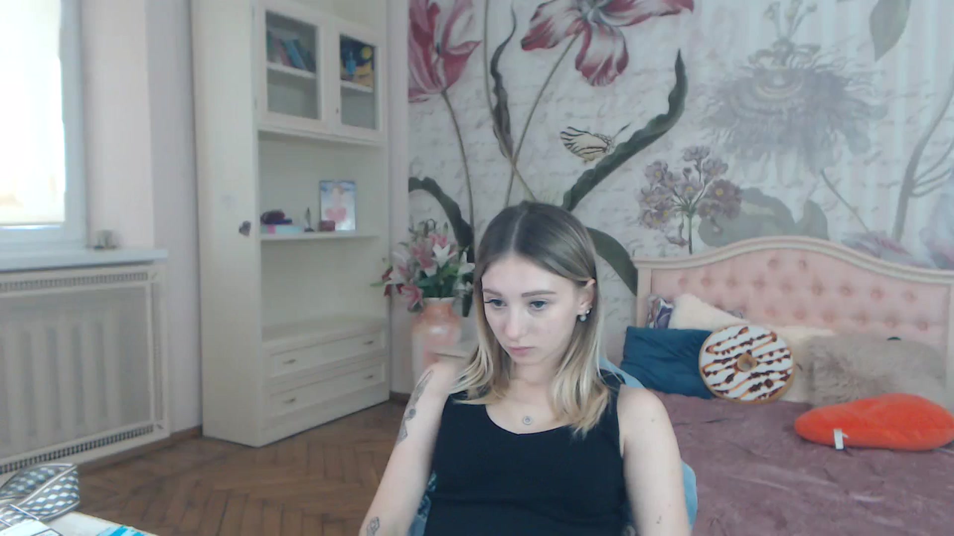 Gallery image thumbnail from KellyBlake's myfreecams stream on, 09/19/2023, 08:41 image 16 of 20