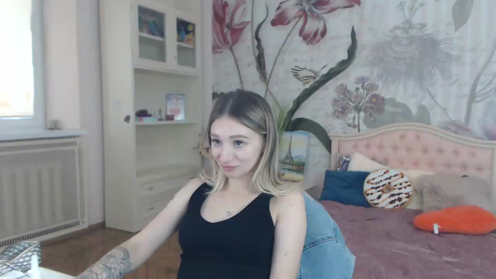 Gallery image thumbnail from KellyBlake's myfreecams stream on, 09/19/2023, 08:41 image 5 of 20