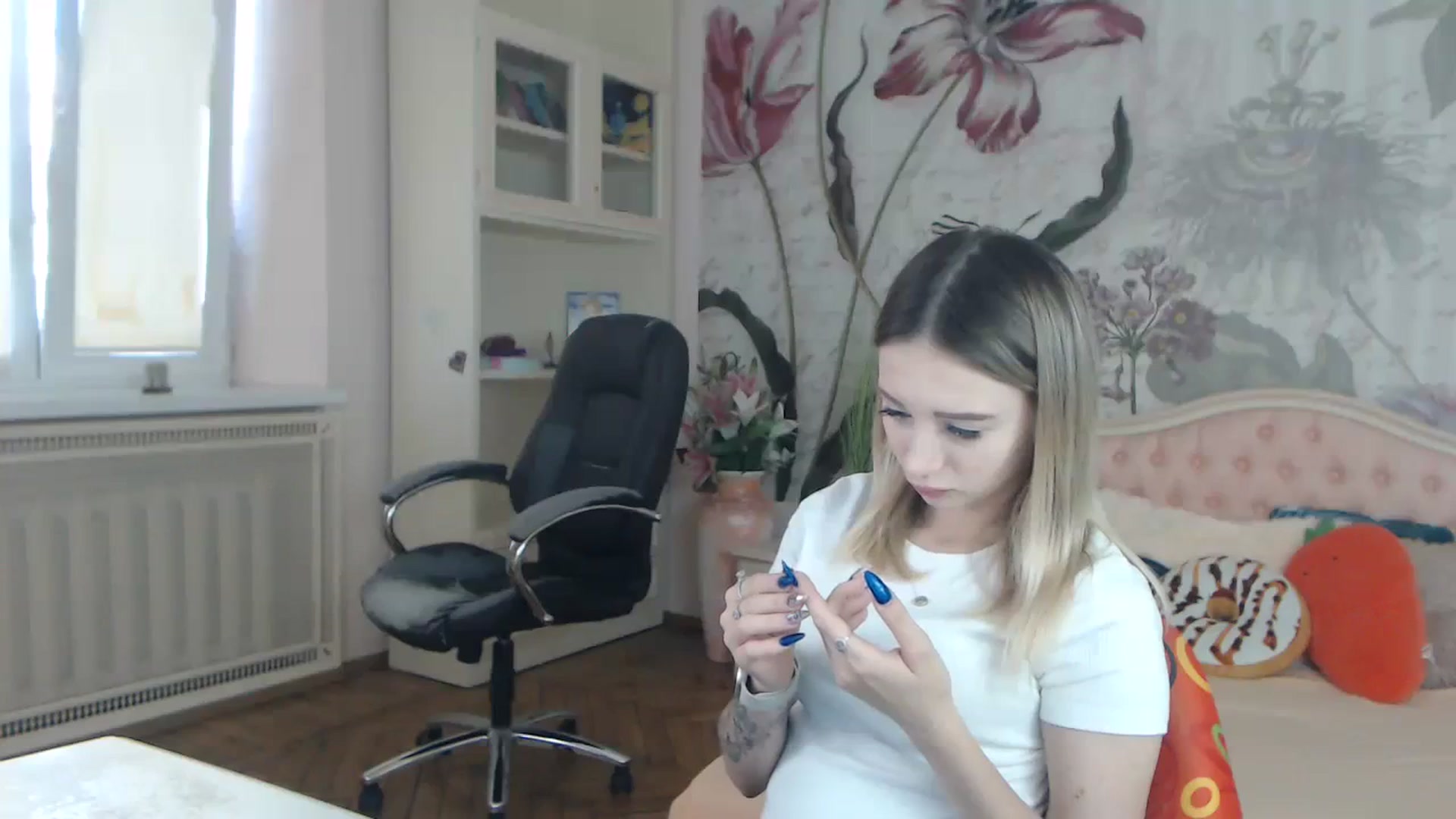 Gallery image thumbnail from KellyBlake's myfreecams stream on, 09/25/2023, 06:46 image 2 of 20