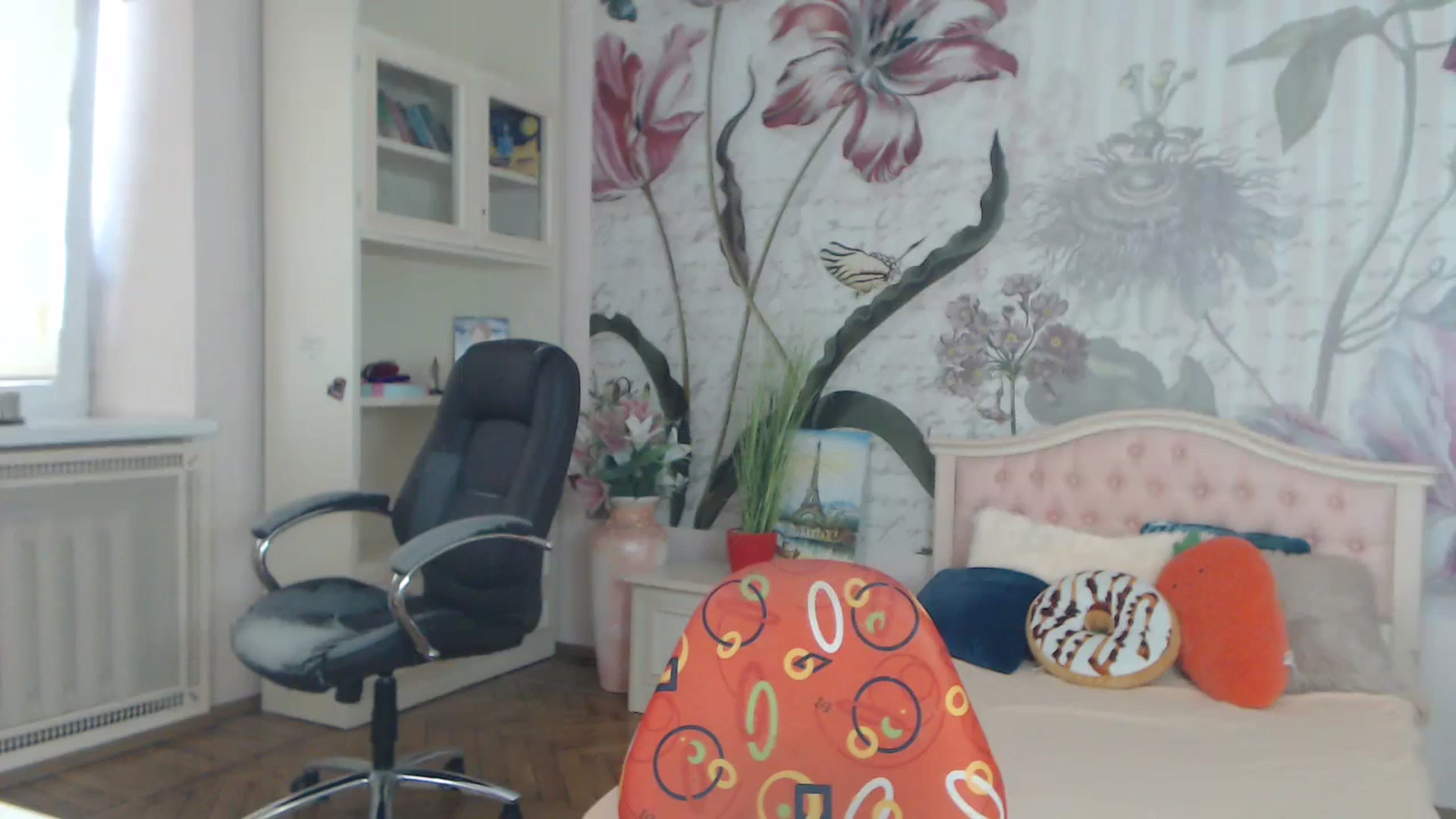 Gallery image thumbnail from KellyBlake's myfreecams stream on, 09/25/2023, 06:46 image 19 of 20