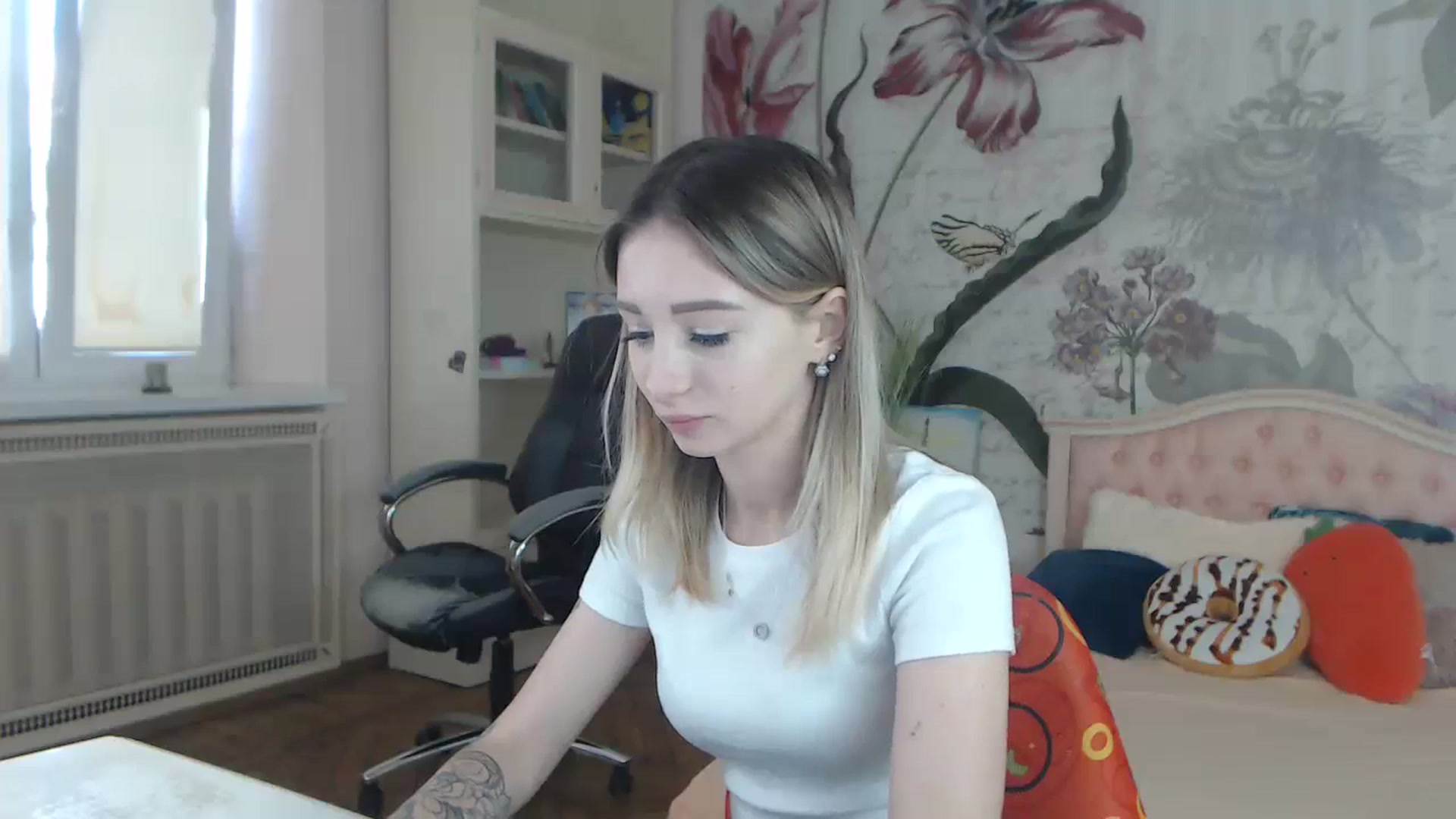 Gallery image thumbnail from KellyBlake's myfreecams stream on, 09/25/2023, 06:46 image 9 of 20
