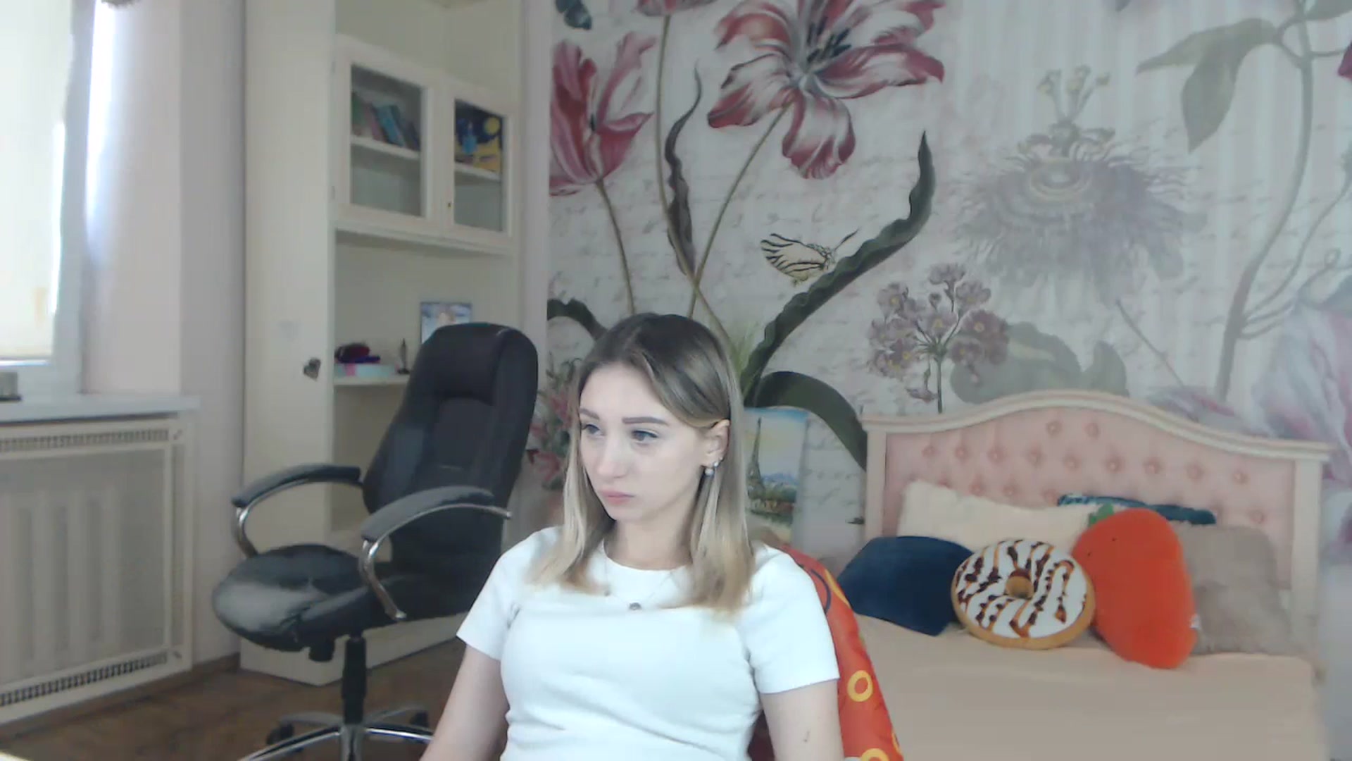 Gallery image thumbnail from KellyBlake's myfreecams stream on, 09/25/2023, 06:46 image 12 of 20