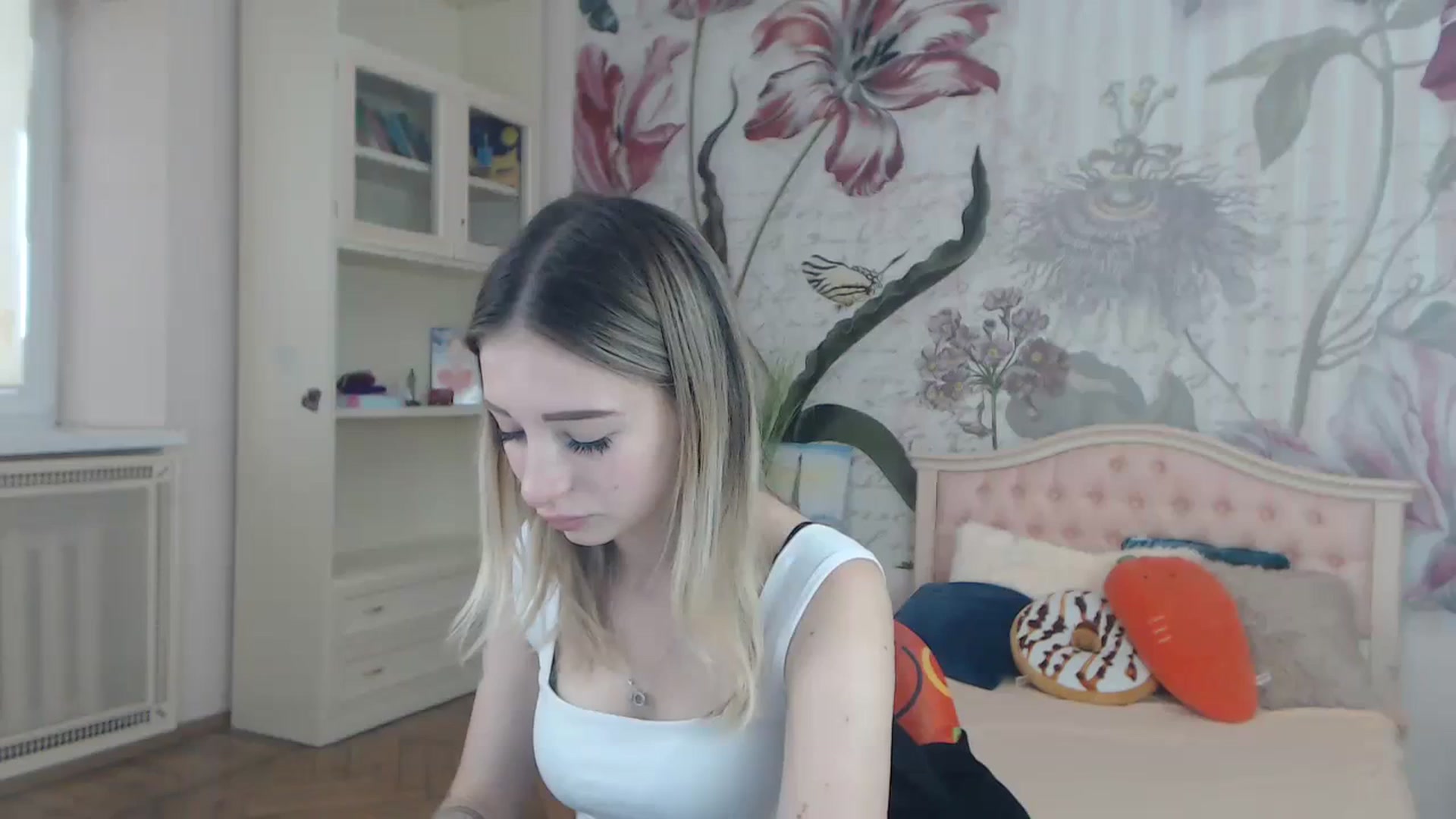 Gallery image thumbnail from KellyBlake's myfreecams stream on, 09/27/2023, 06:59 image 6 of 20