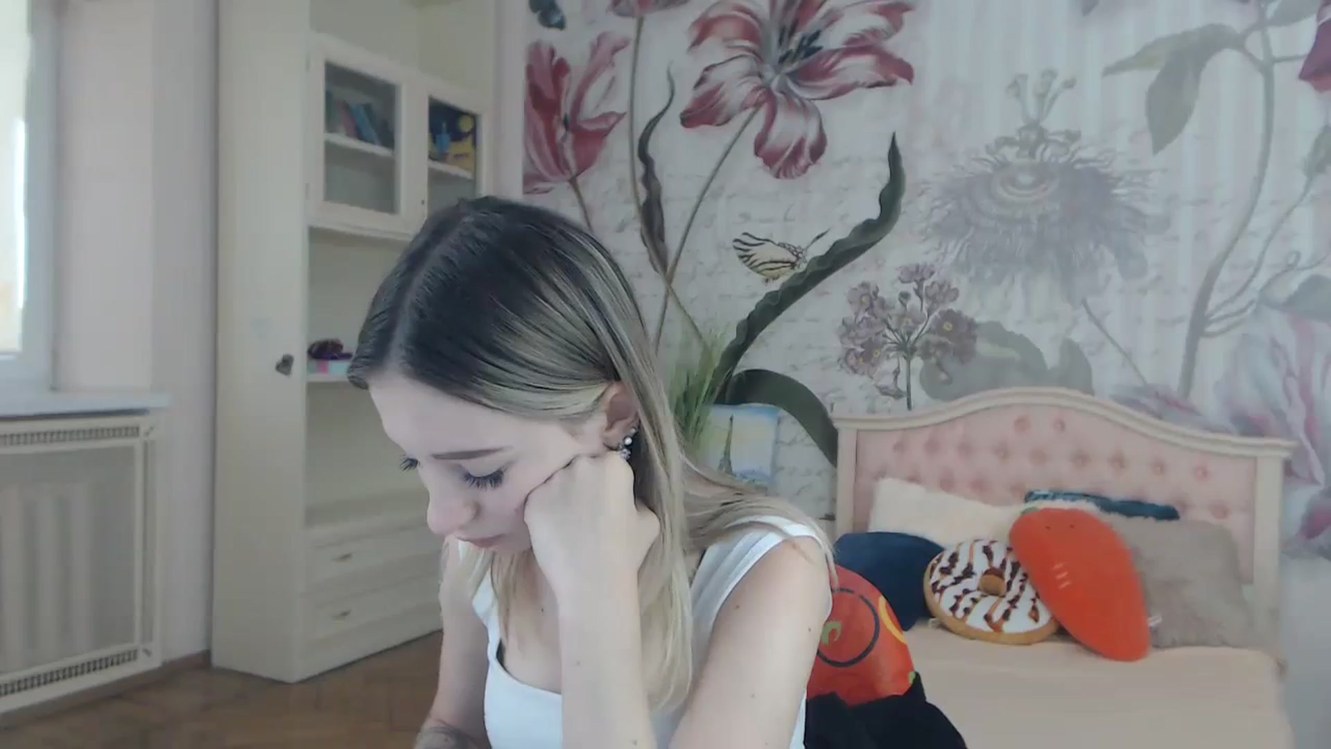 Gallery image thumbnail from KellyBlake's myfreecams stream on, 09/27/2023, 06:59 image 20 of 20