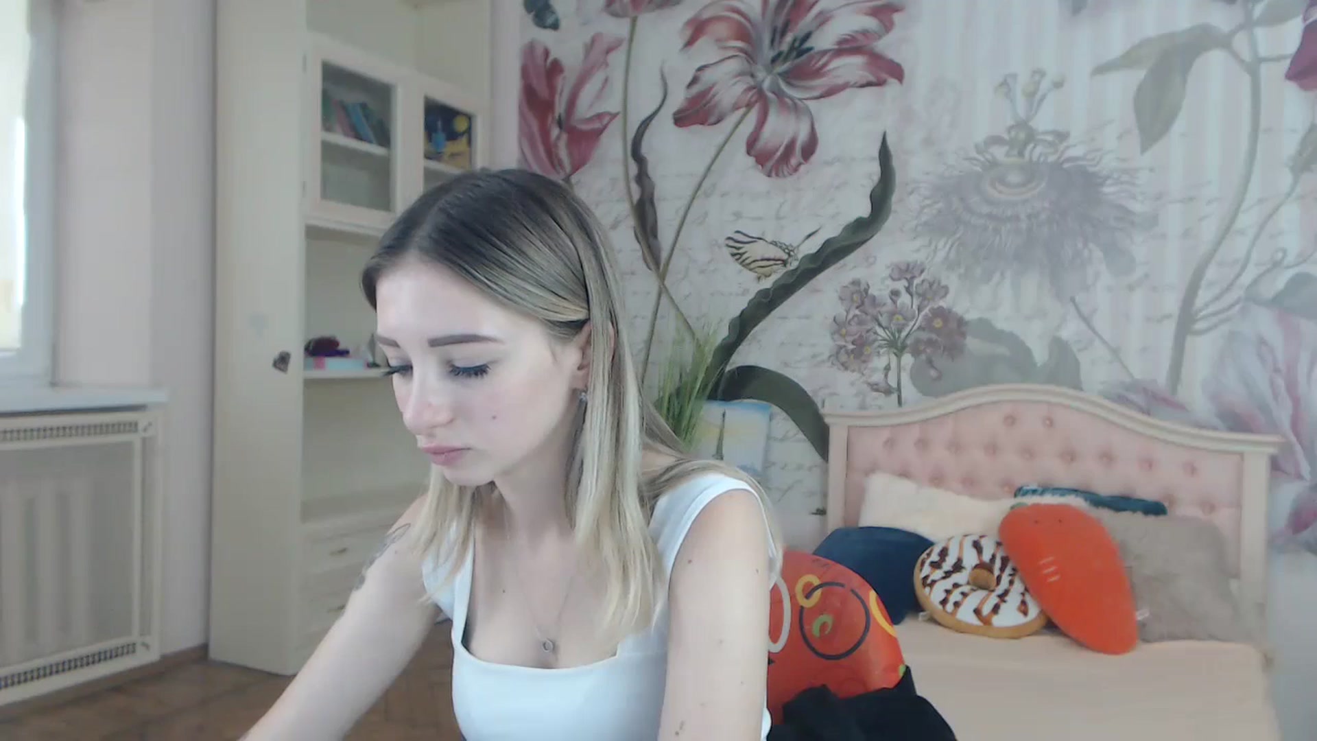 Gallery image thumbnail from KellyBlake's myfreecams stream on, 09/27/2023, 06:59 image 15 of 20