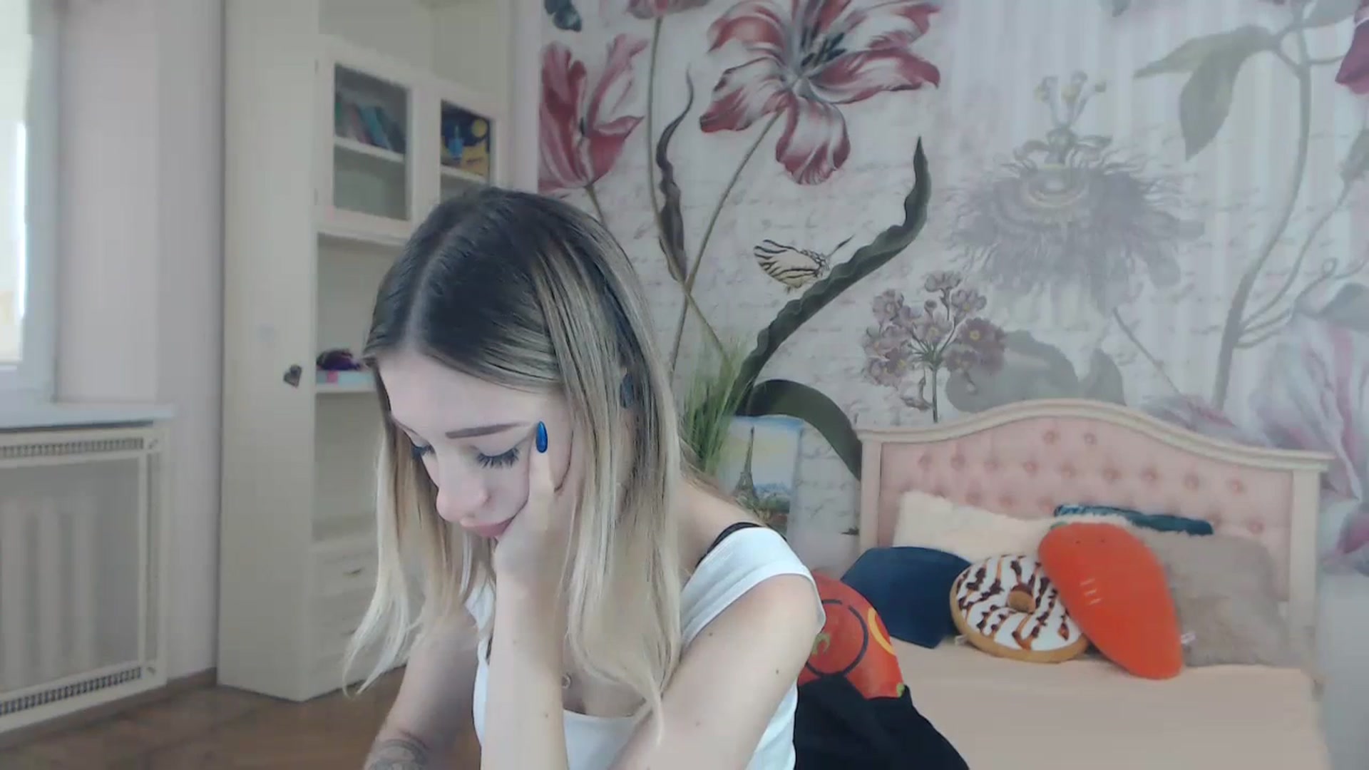 Gallery image thumbnail from KellyBlake's myfreecams stream on, 09/27/2023, 06:59 image 8 of 20