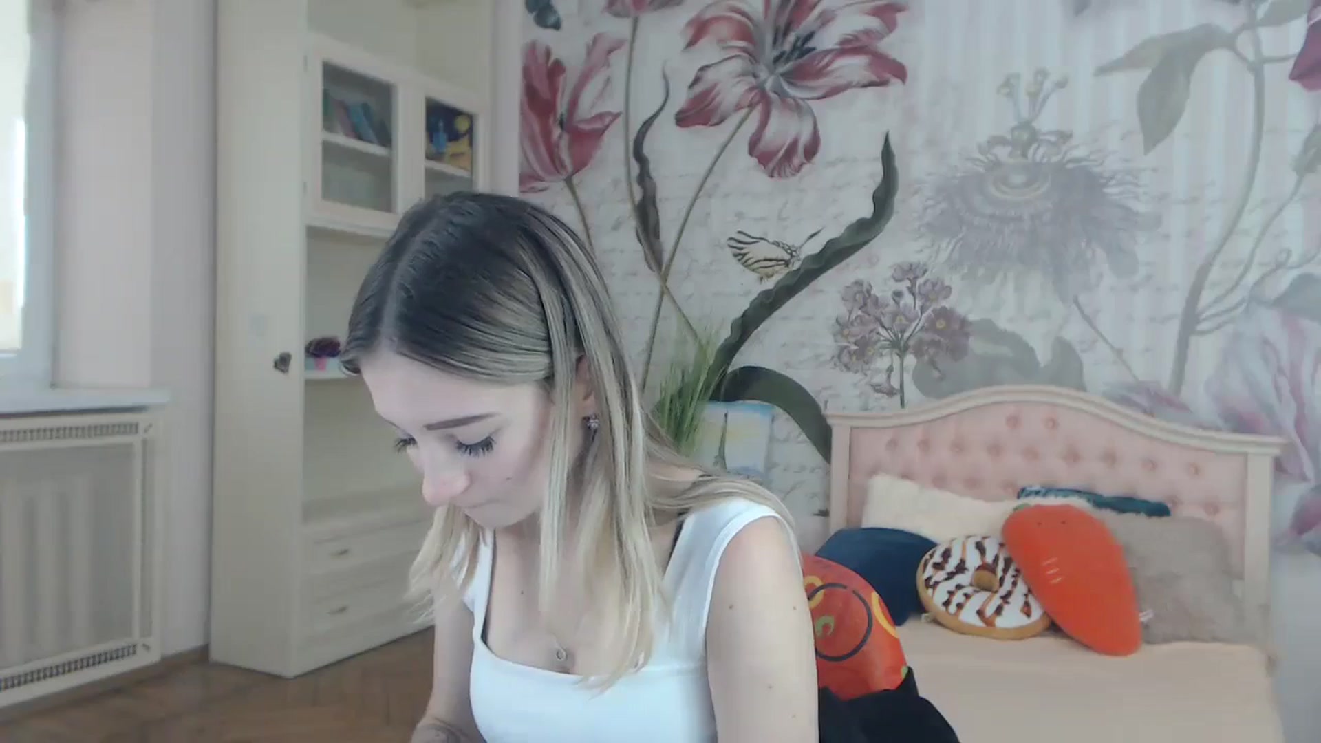 Gallery image thumbnail from KellyBlake's myfreecams stream on, 09/27/2023, 06:59 image 17 of 20