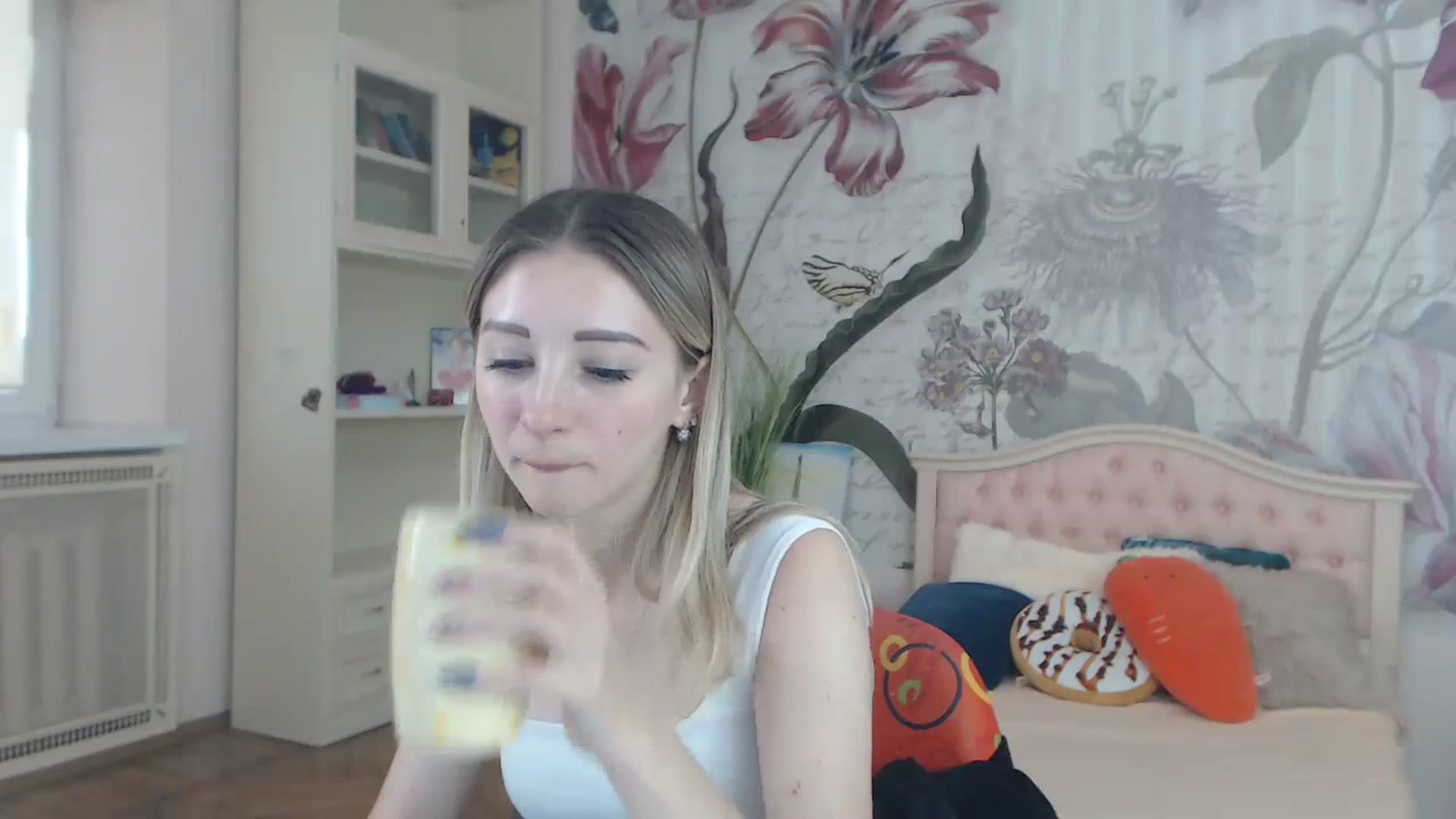 Gallery image thumbnail from KellyBlake's myfreecams stream on, 09/27/2023, 06:59 image 16 of 20