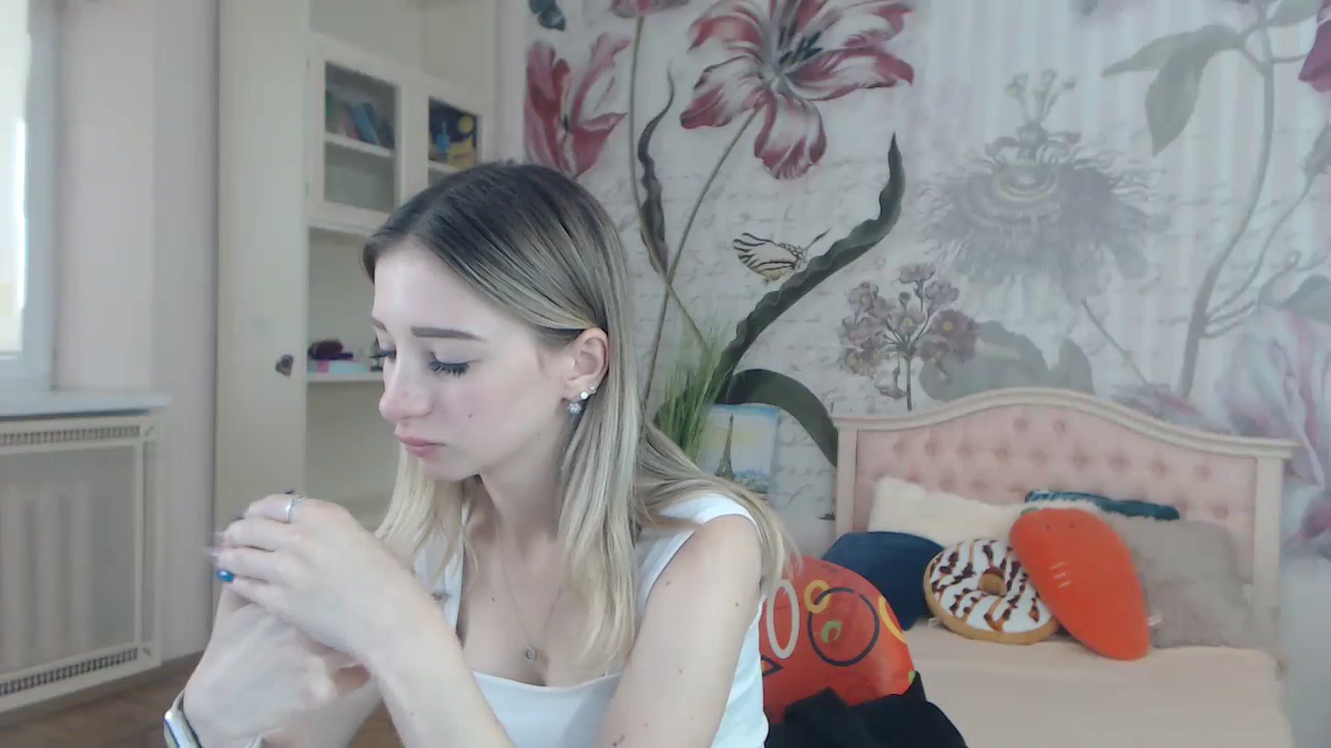 Gallery image thumbnail from KellyBlake's myfreecams stream on, 09/27/2023, 06:59 image 12 of 20