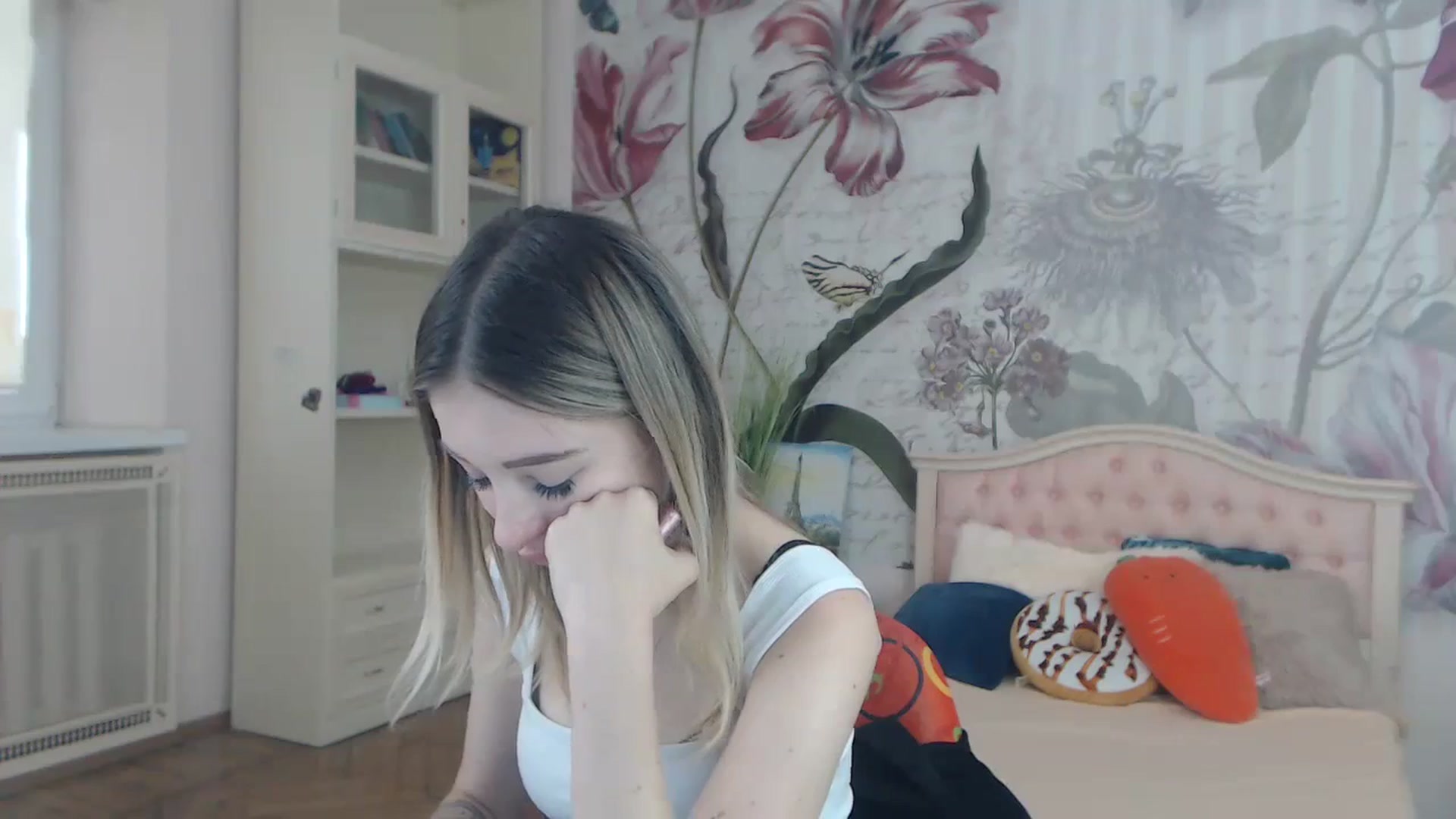 Gallery image thumbnail from KellyBlake's myfreecams stream on, 09/27/2023, 06:59 image 9 of 20
