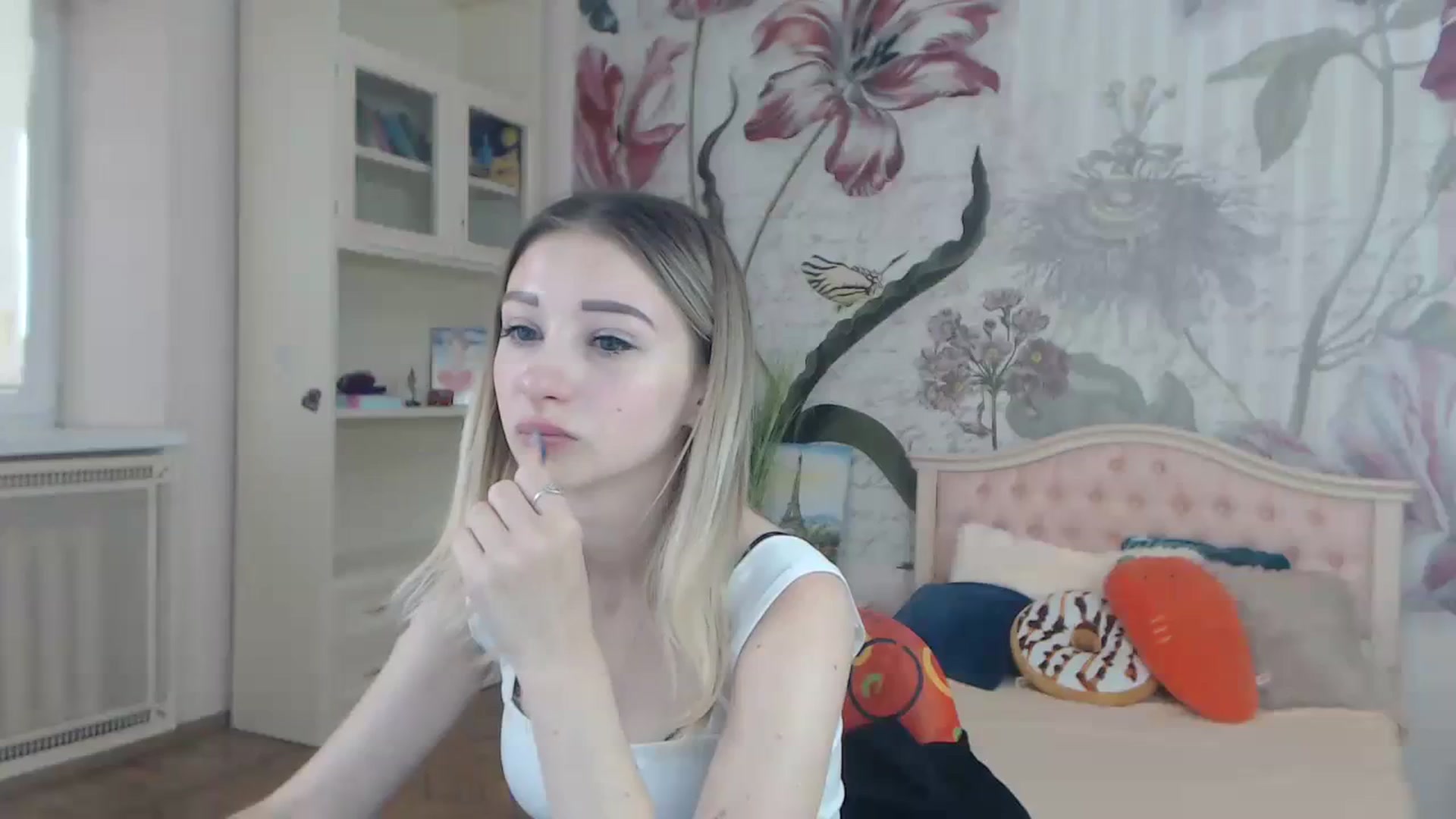 Gallery image thumbnail from KellyBlake's myfreecams stream on, 09/27/2023, 06:59 image 7 of 20