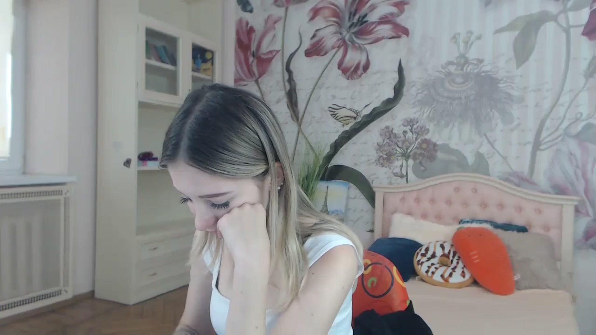 Gallery image thumbnail from KellyBlake's myfreecams stream on, 09/27/2023, 06:59 image 14 of 20