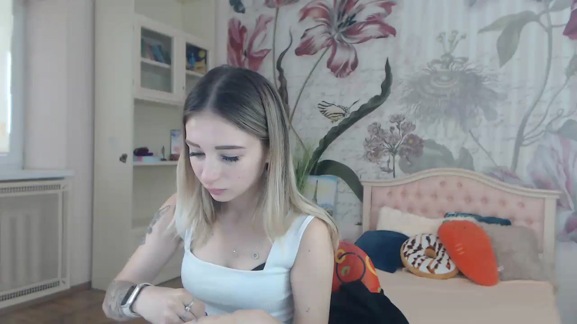 Gallery image thumbnail from KellyBlake's myfreecams stream on, 09/27/2023, 06:59 image 4 of 20