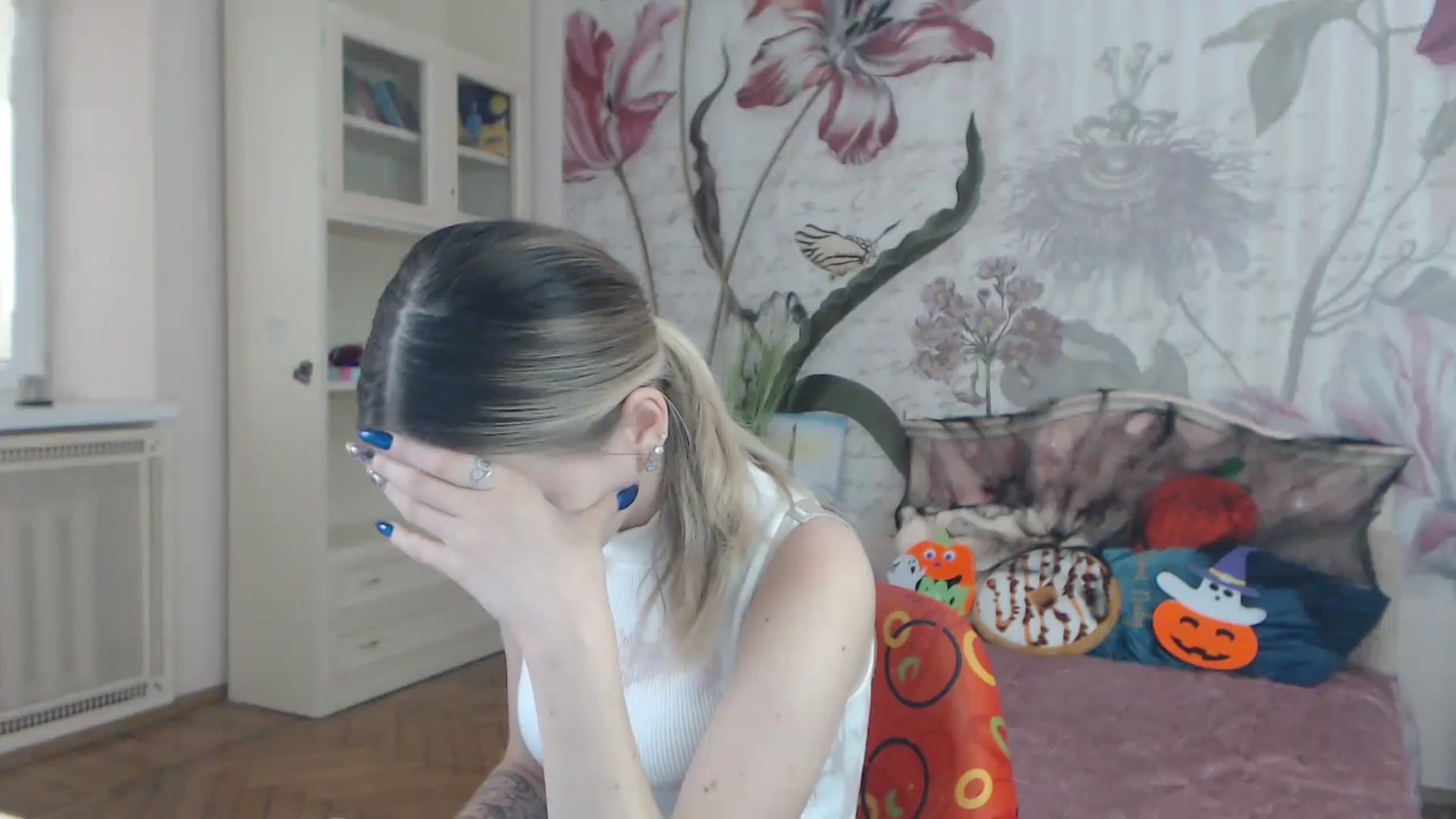 Gallery image thumbnail from KellyBlake's myfreecams stream on, 09/28/2023, 07:44 image 8 of 20