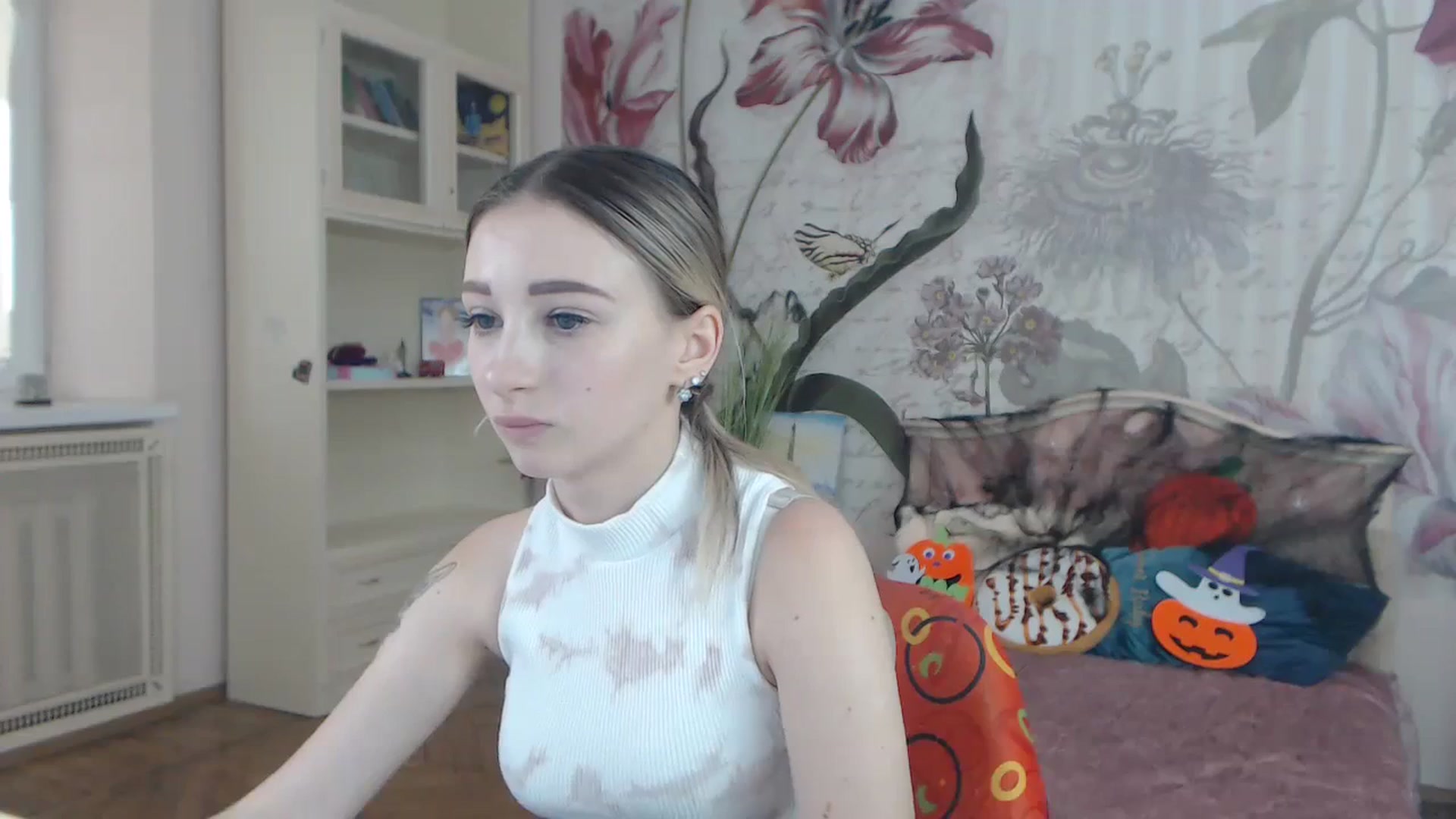 Gallery image thumbnail from KellyBlake's myfreecams stream on, 09/28/2023, 07:44 image 18 of 20