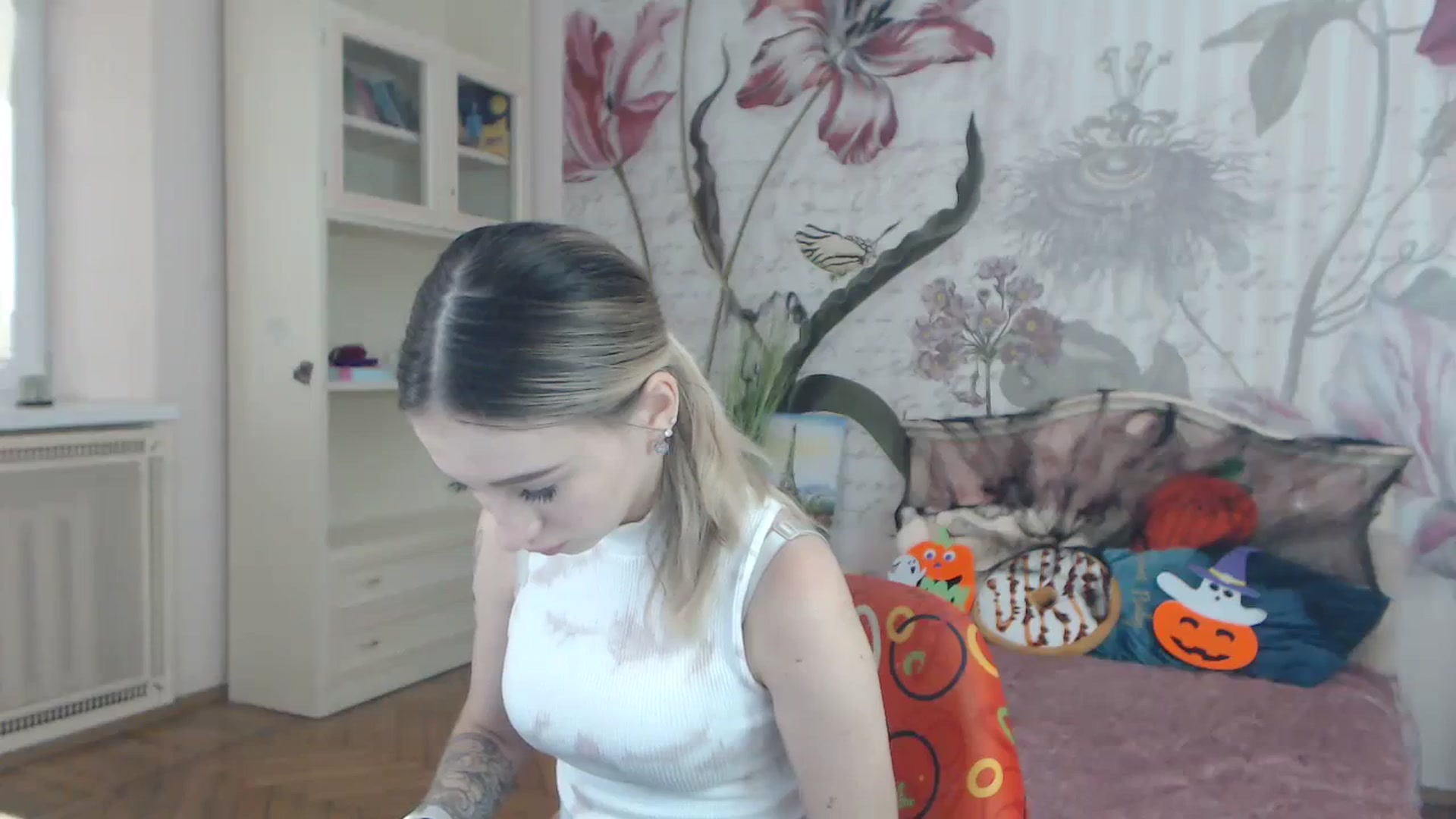 Gallery image thumbnail from KellyBlake's myfreecams stream on, 09/28/2023, 07:44 image 7 of 20