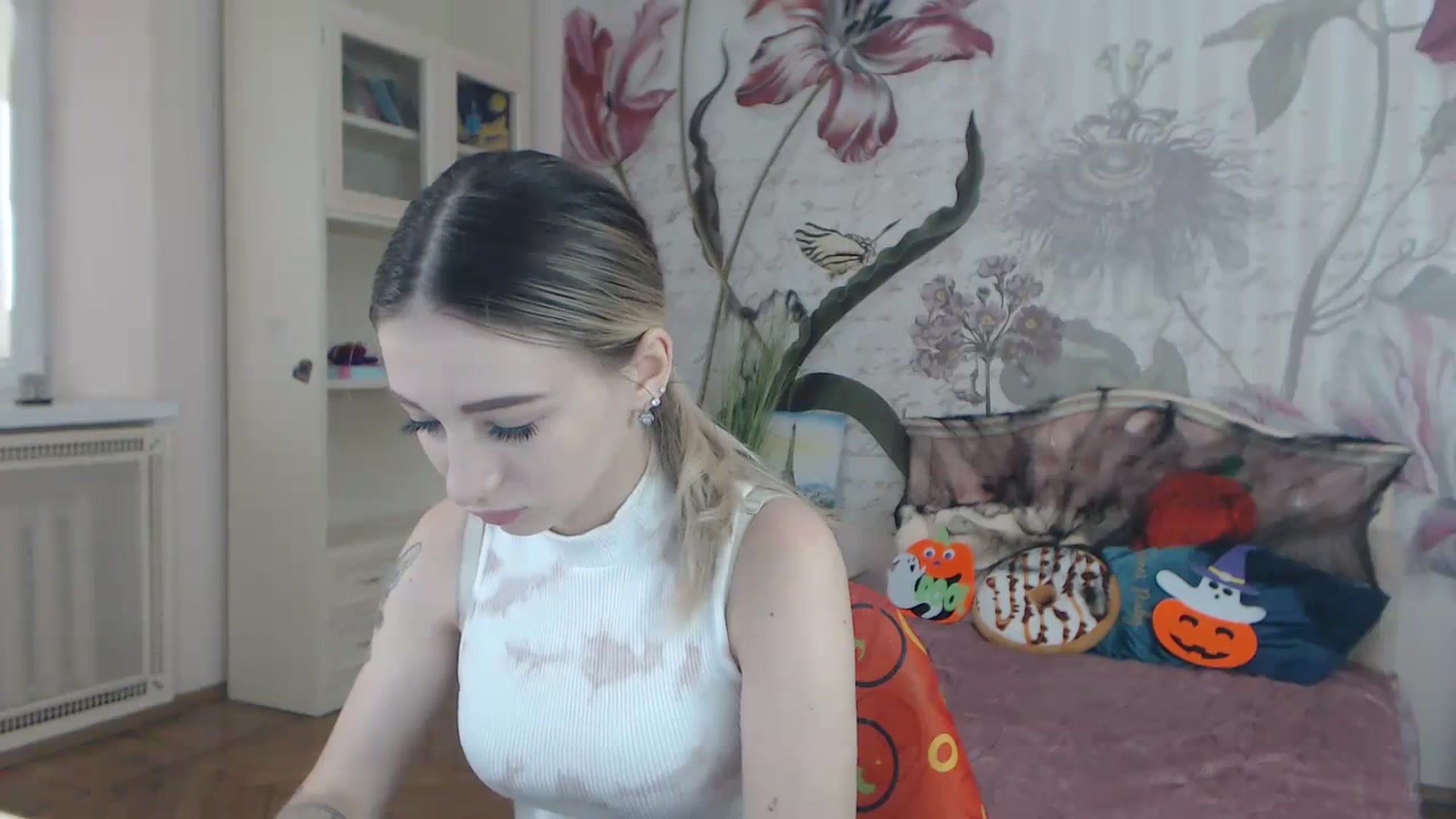 Gallery image thumbnail from KellyBlake's myfreecams stream on, 09/28/2023, 07:44 image 4 of 20