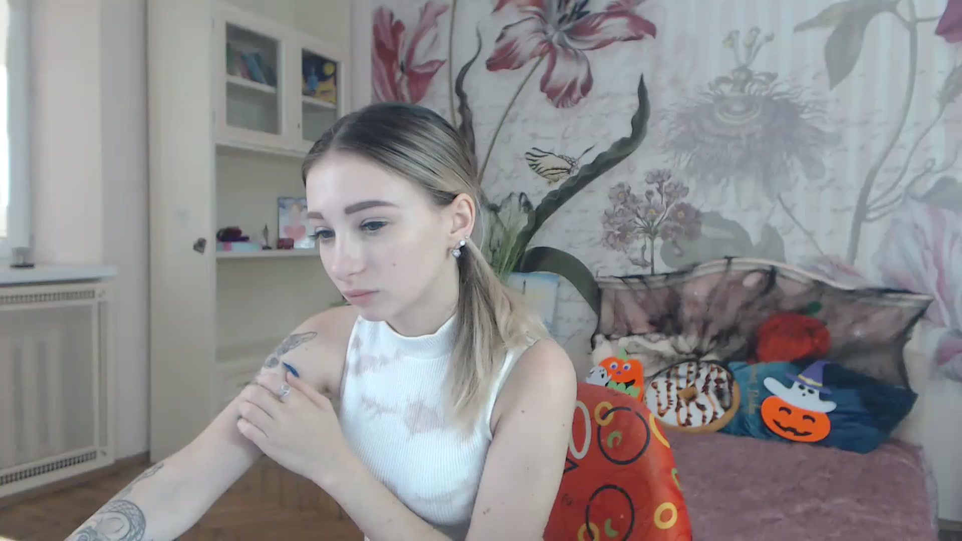 Gallery image thumbnail from KellyBlake's myfreecams stream on, 09/28/2023, 07:44 image 16 of 20