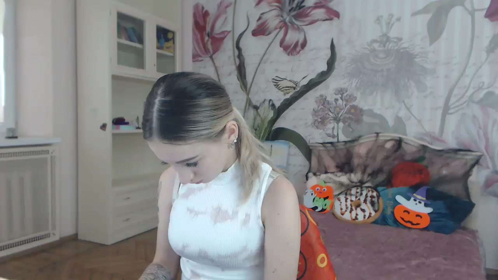Gallery image thumbnail from KellyBlake's myfreecams stream on, 09/28/2023, 07:44 image 2 of 20