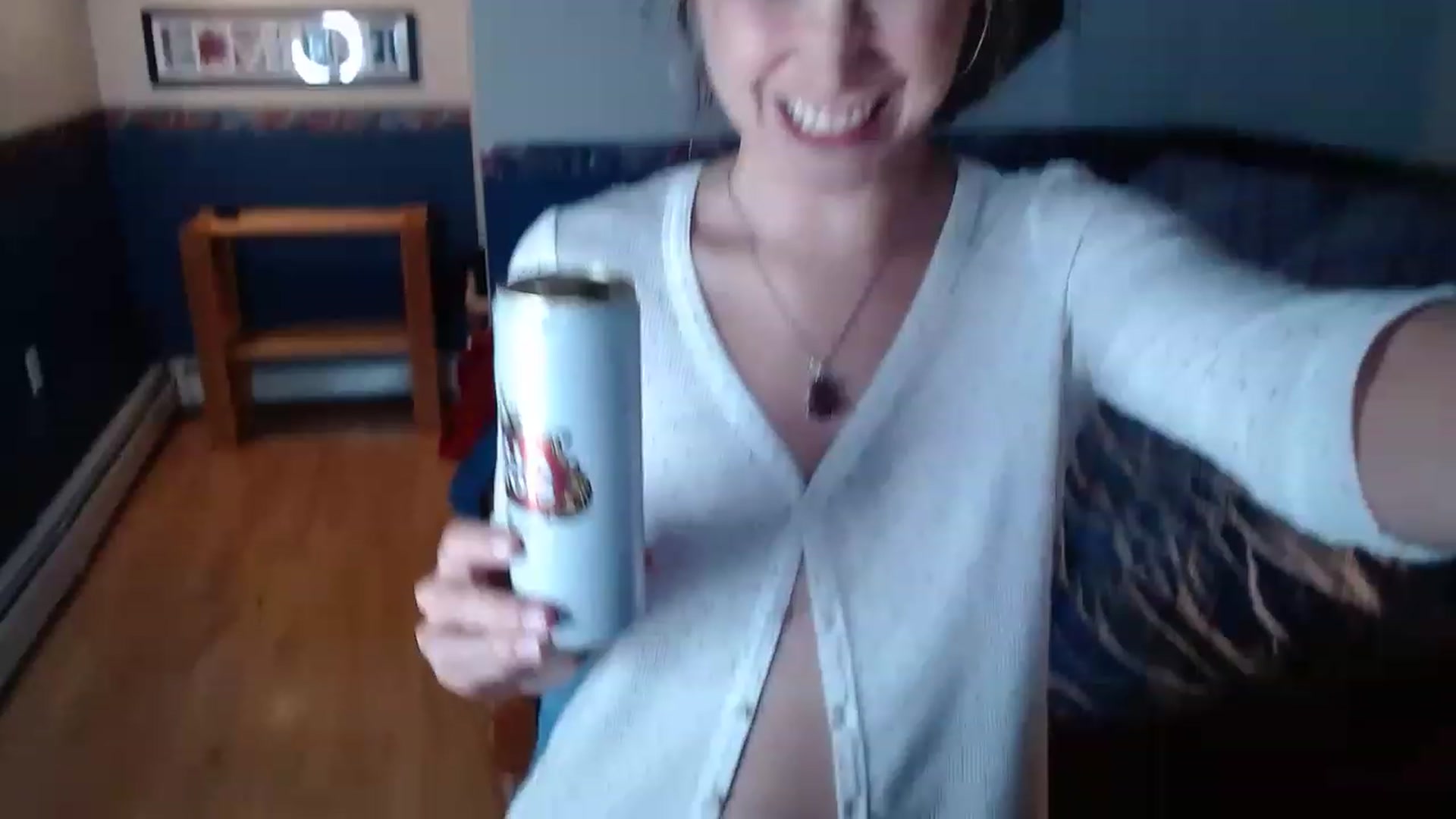 Gallery image thumbnail from KellyHeart's myfreecams stream on, 11/19/2022, 06:14 image 13 of 20