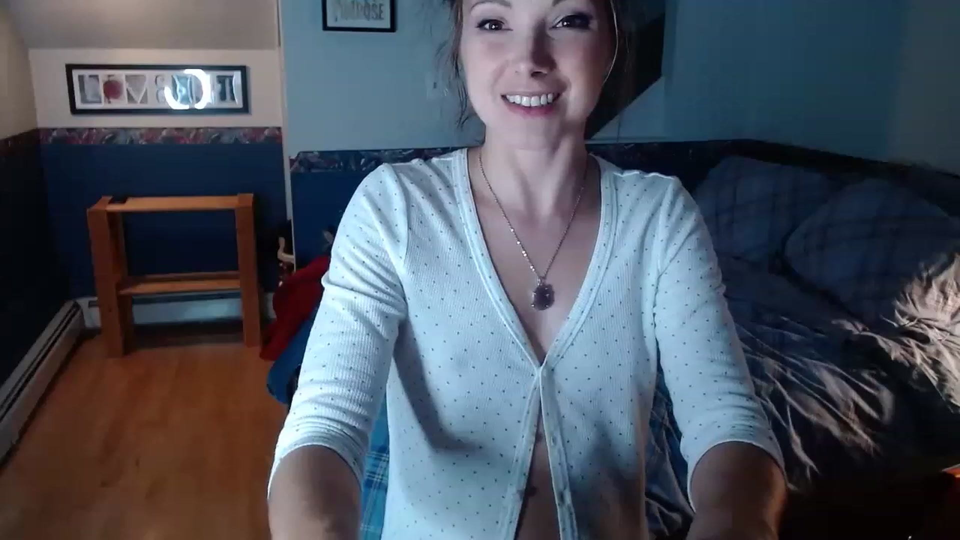 Gallery image thumbnail from KellyHeart's myfreecams stream on, 11/19/2022, 06:14 image 9 of 20