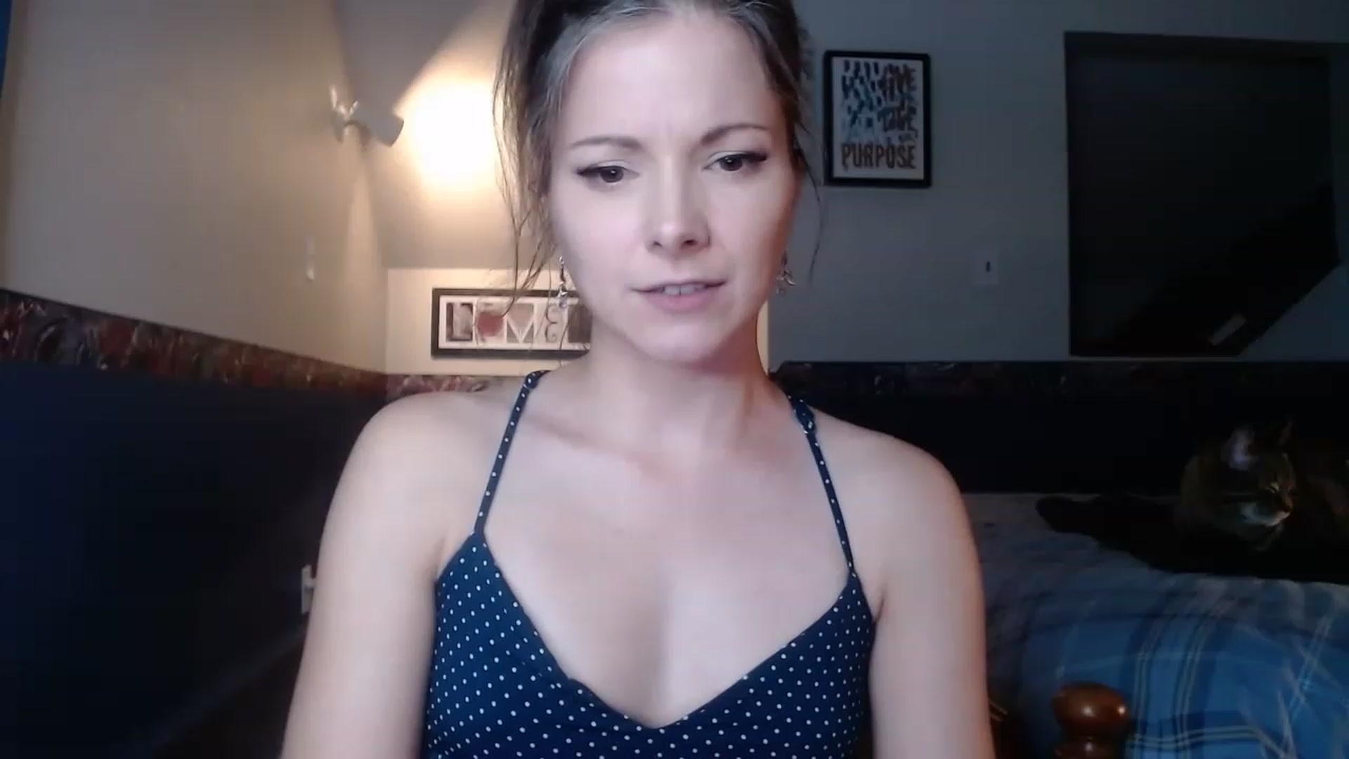 Gallery image thumbnail from KellyHeart's myfreecams stream on, 12/03/2022, 08:13 image 4 of 20