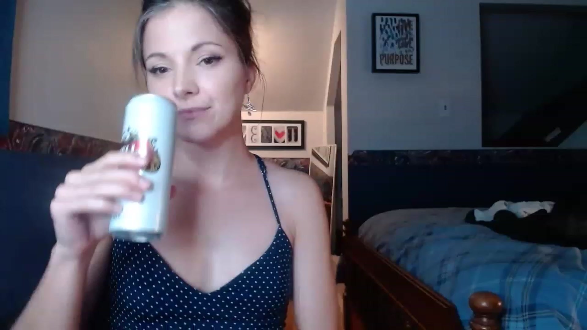 Gallery image thumbnail from KellyHeart's myfreecams stream on, 12/03/2022, 08:13 image 13 of 20