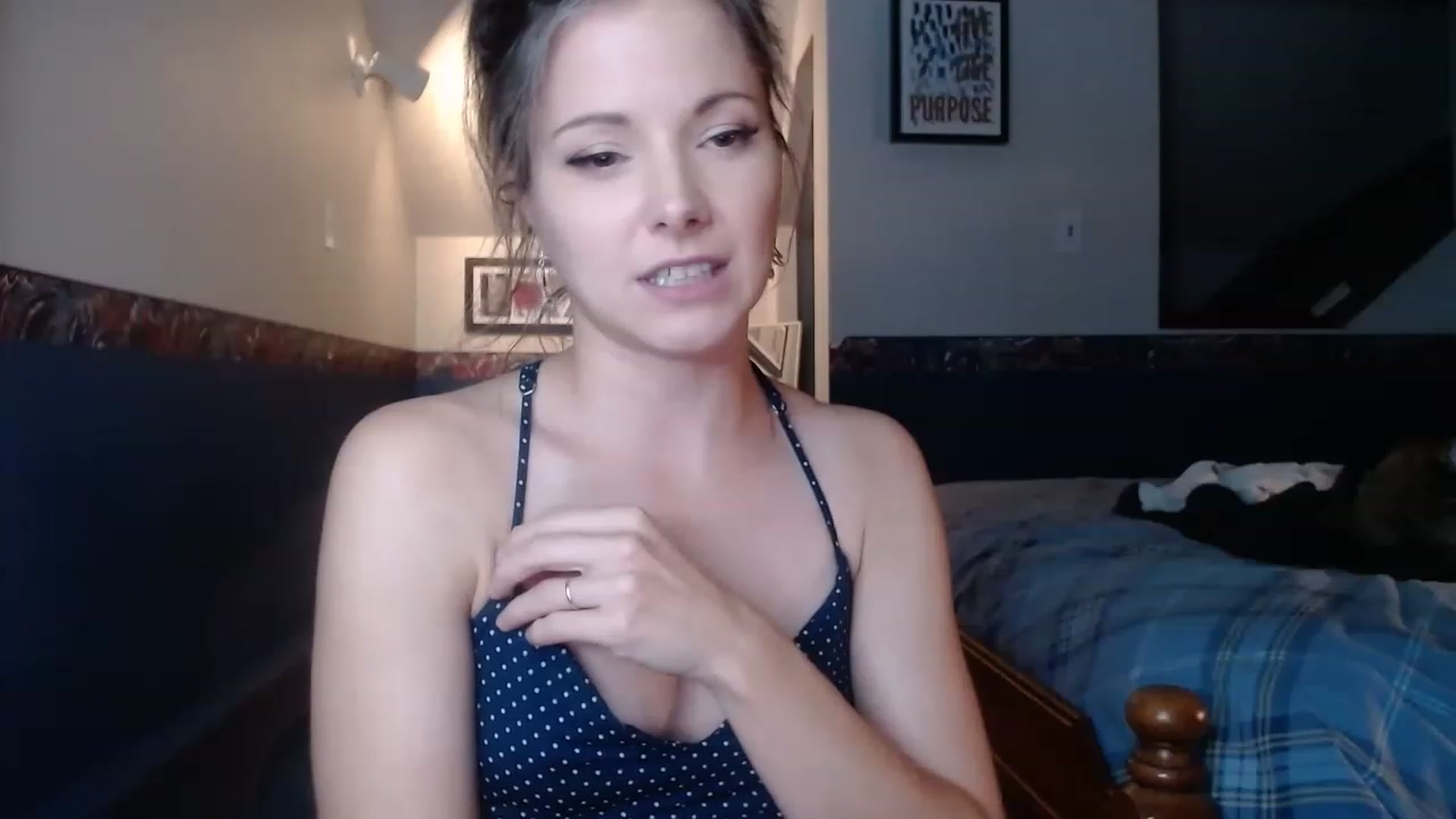 Gallery image thumbnail from KellyHeart's myfreecams stream on, 12/03/2022, 08:13 image 11 of 20