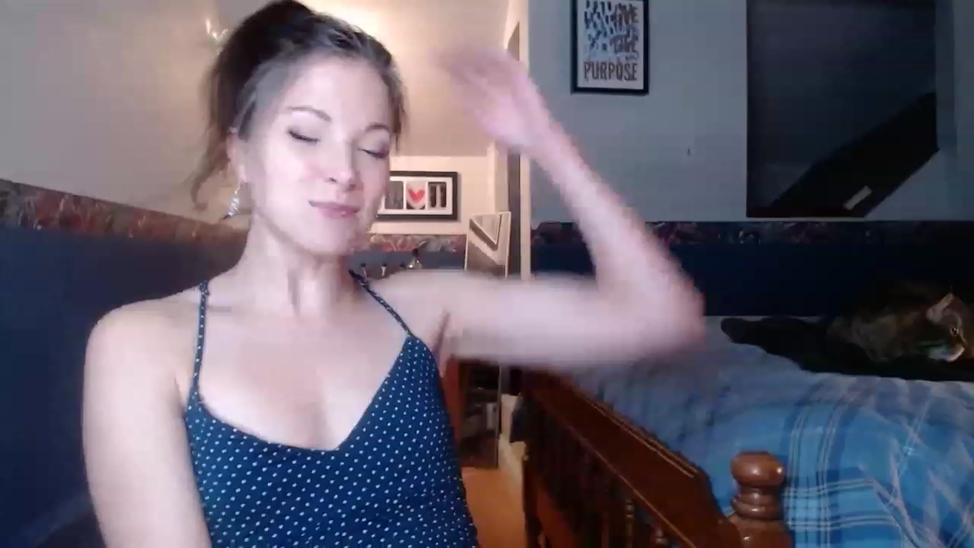 Gallery image thumbnail from KellyHeart's myfreecams stream on, 12/03/2022, 08:13 image 7 of 20