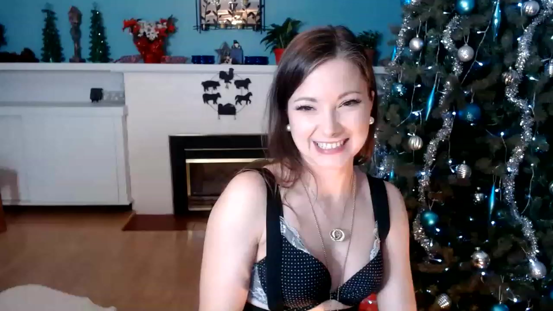 Gallery image thumbnail from KellyHeart's myfreecams stream on, 12/31/2022, 04:17 image 12 of 20