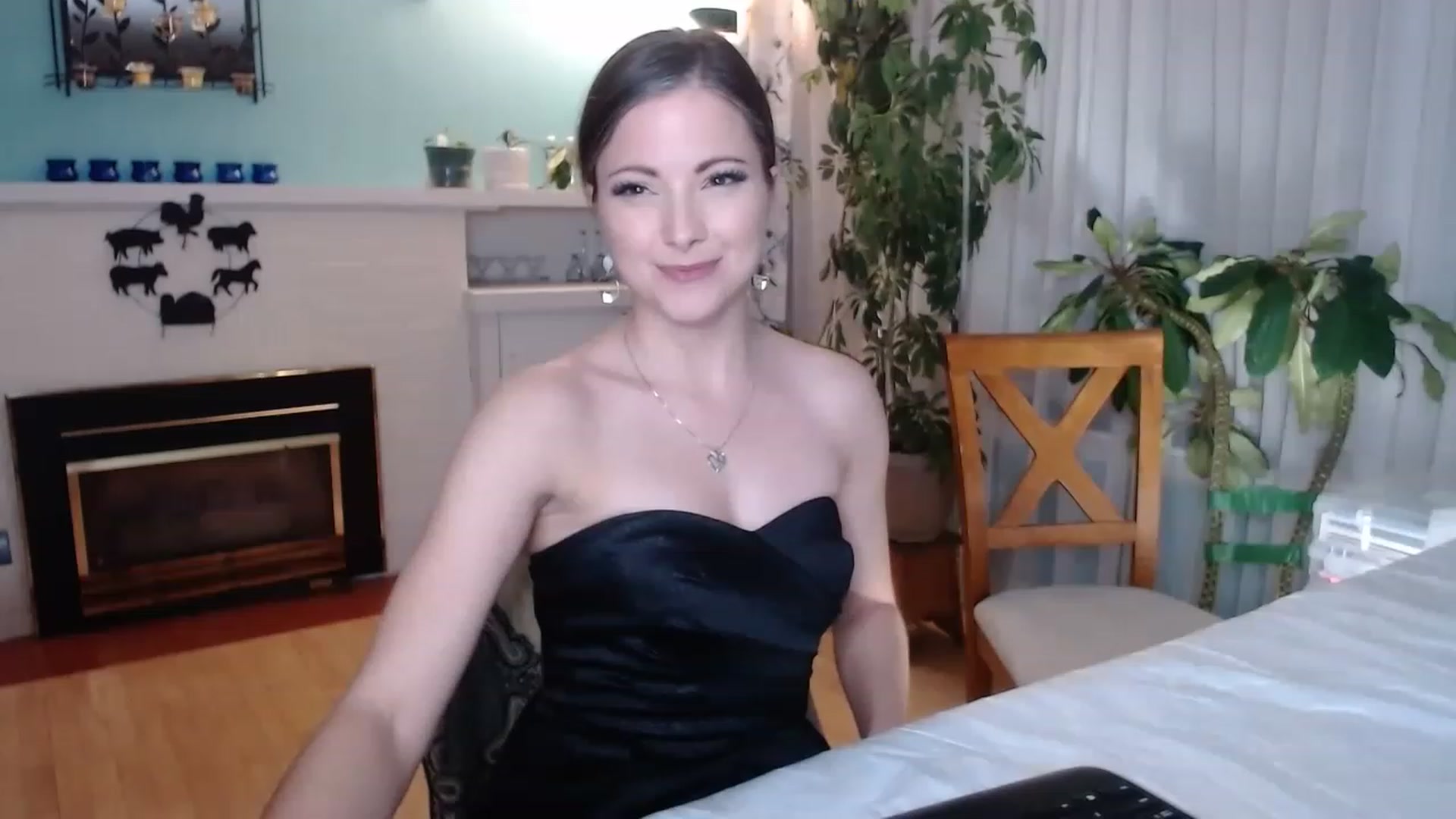 Gallery image thumbnail from KellyHeart's myfreecams stream on, 01/28/2023, 04:06 image 9 of 20