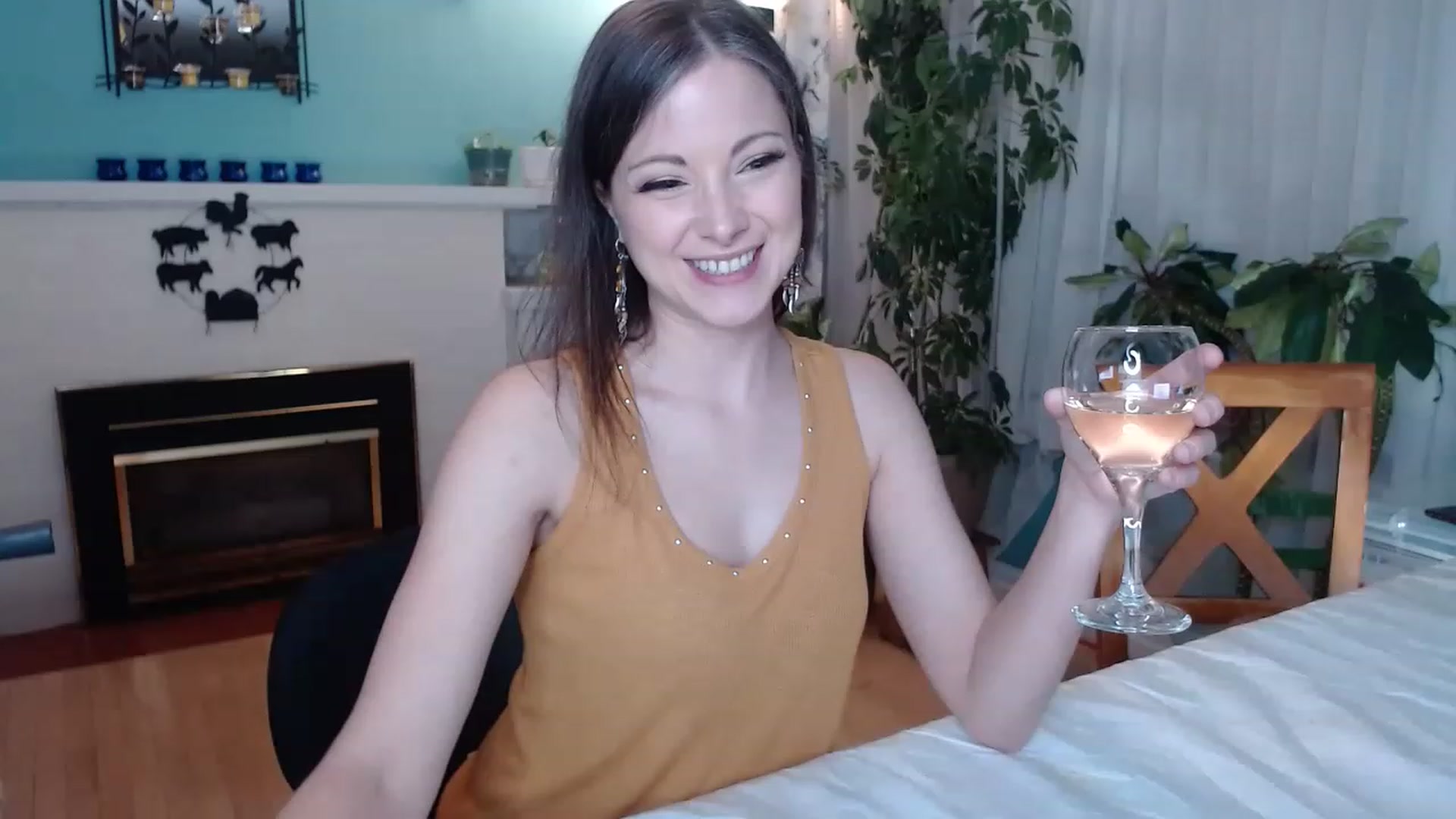 Gallery image thumbnail from KellyHeart's myfreecams stream on, 02/01/2023, 04:01 image 4 of 20