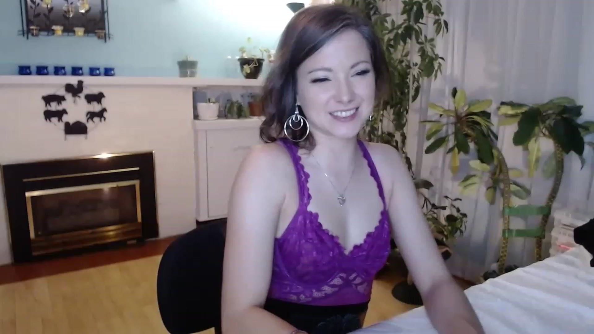 Gallery image thumbnail from KellyHeart's myfreecams stream on, 02/11/2023, 05:59 image 3 of 20