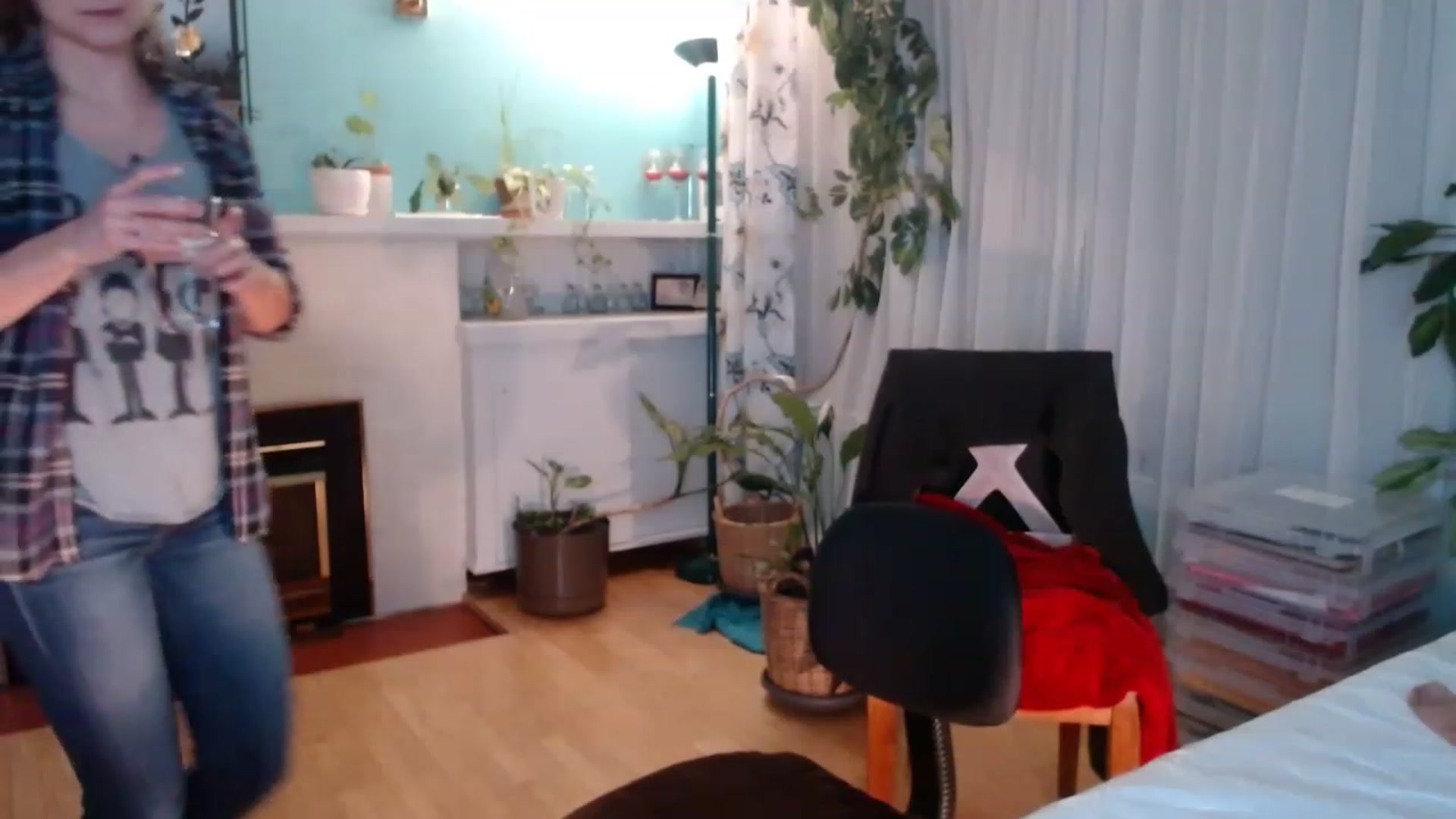 Gallery image thumbnail from KellyHeart's myfreecams stream on, 04/01/2023, 24:00 image 17 of 20