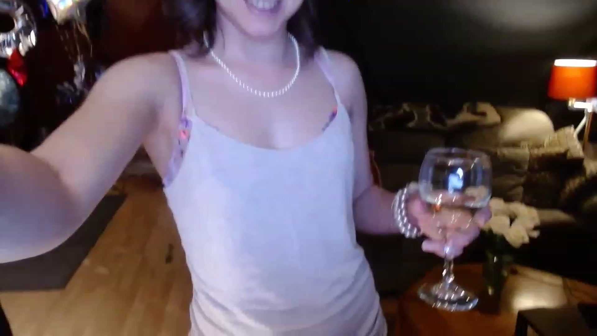 Gallery image thumbnail from KellyHeart's myfreecams stream on, 04/08/2023, 04:48 image 2 of 20