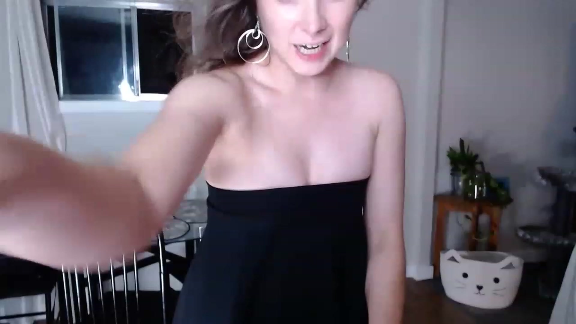 Gallery image thumbnail from KellyHeart's myfreecams stream on, 07/08/2023, 02:45 image 12 of 20