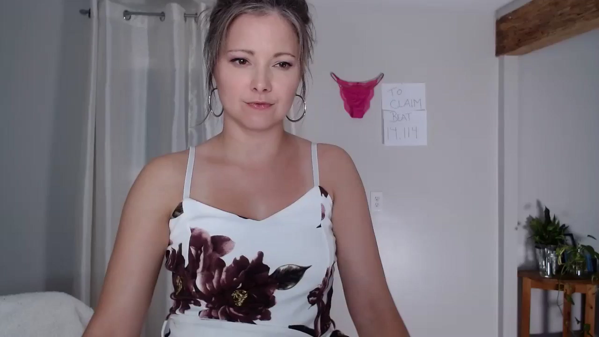 Gallery image thumbnail from KellyHeart's myfreecams stream on, 08/01/2023, 05:01 image 1 of 20