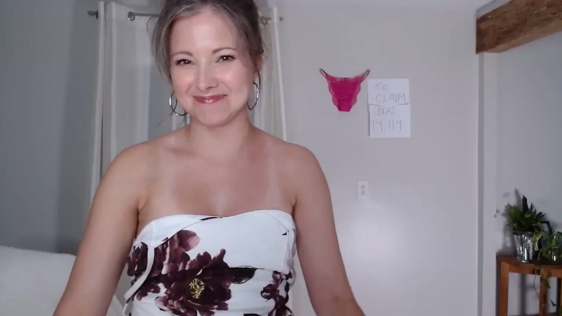 Gallery image thumbnail from KellyHeart's myfreecams stream on, 08/01/2023, 05:01 image 13 of 20